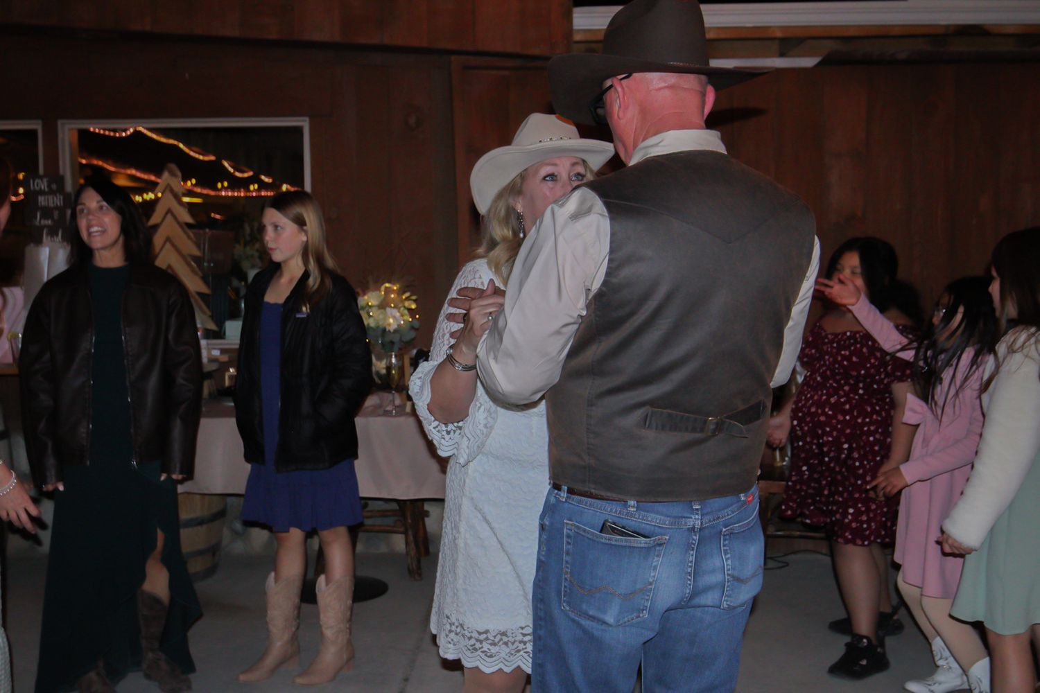 bride and groom conversing on the dance floor
Kern County Photography
Tori Marie Photos
California Wedding Photographer