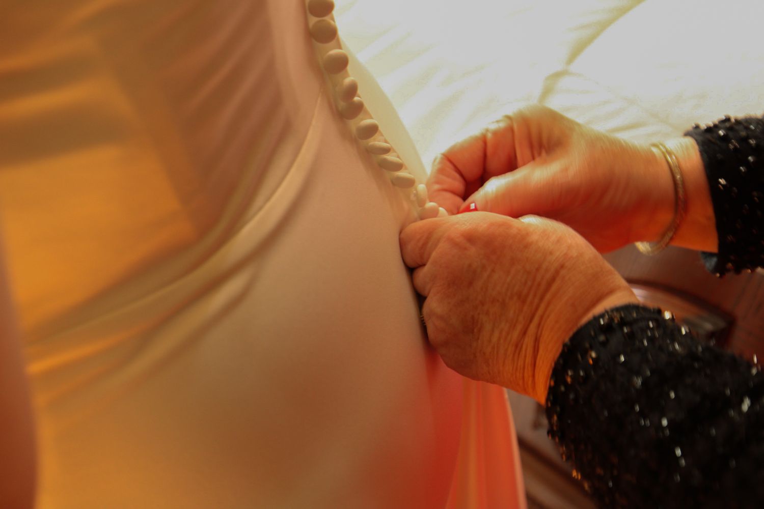 mother of the bride helping button up the dress
Kern County Photography
Tori Marie Photos
California Wedding Photographer