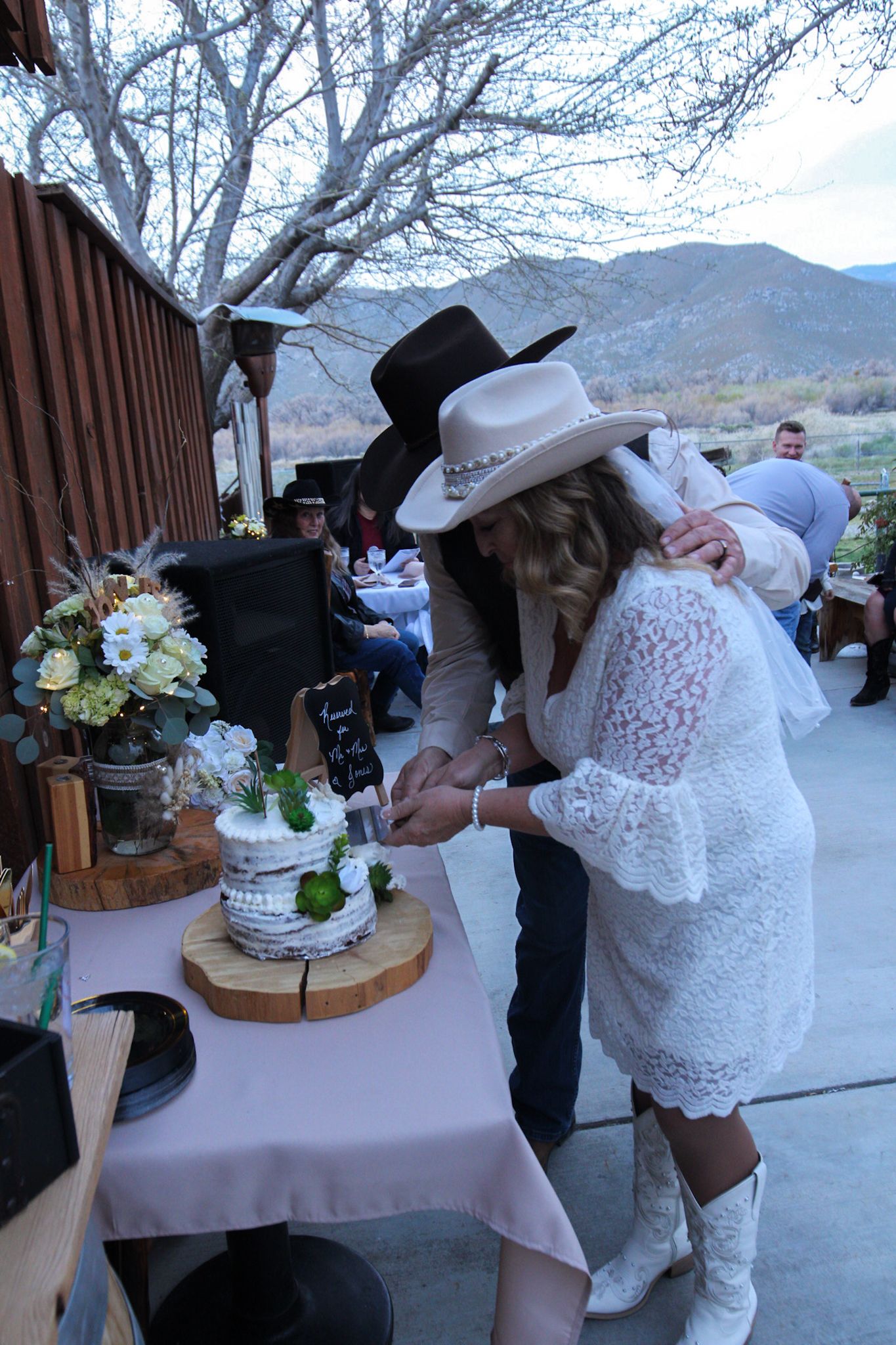 cake cutting
Kern County Photography
Tori Marie Photos
California Wedding Photographer