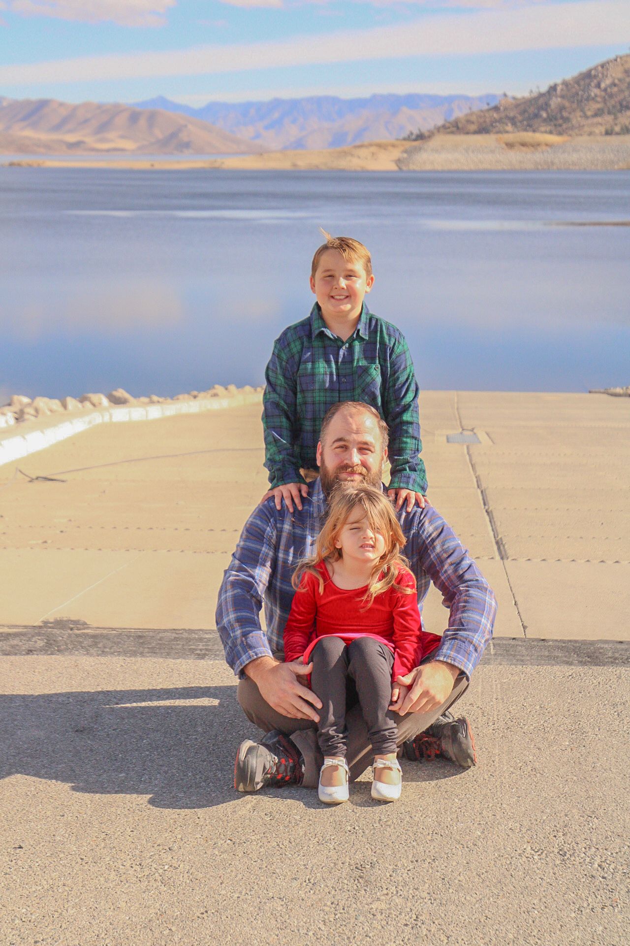 dad with two kids pose
Kern County Photography
Tori Marie Photos
Family Photographer