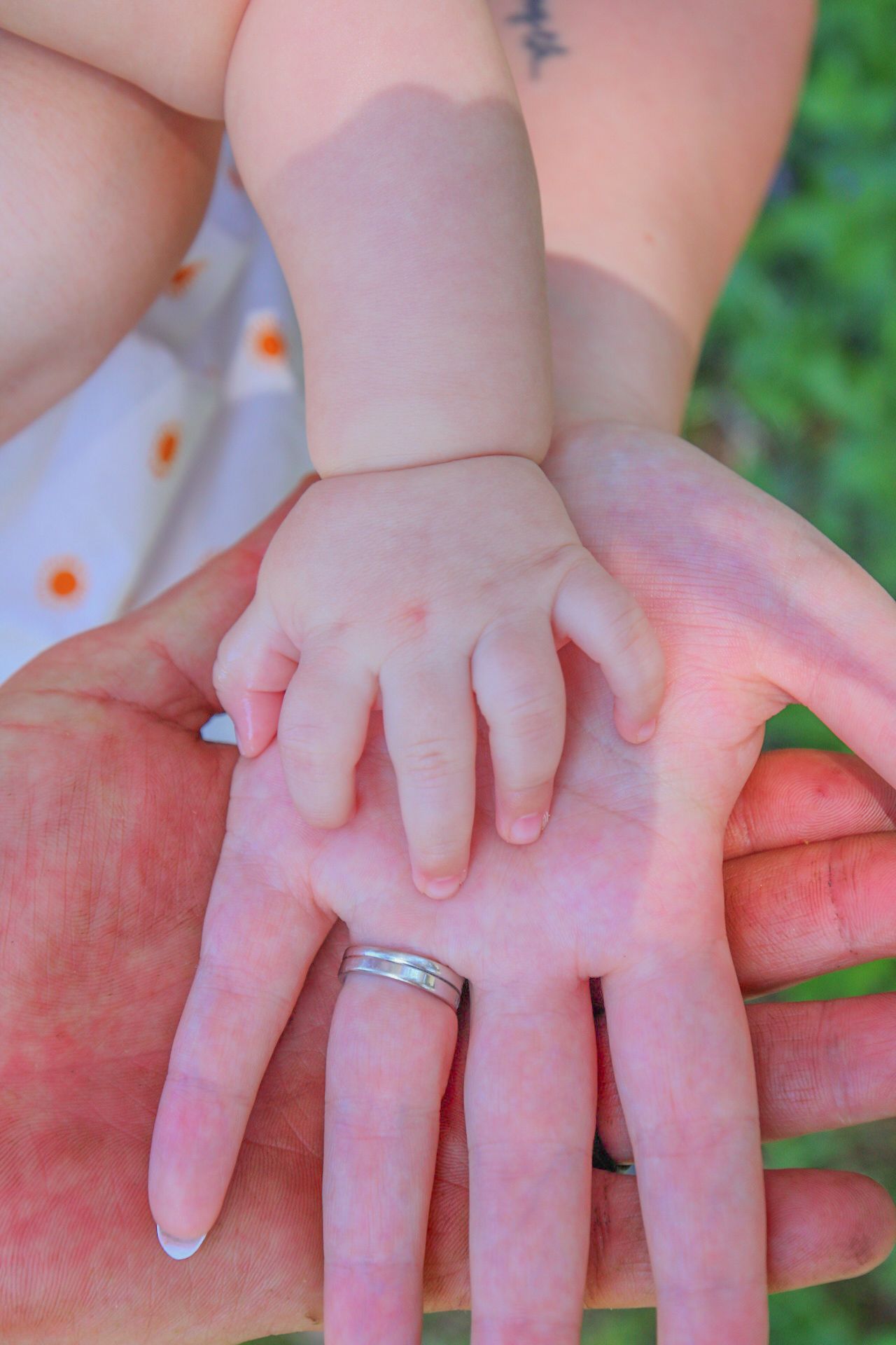 daddy's hand, mommy's hand, then mine on top!
Kern County Photography
Tori Marie Photos
Family Photographer