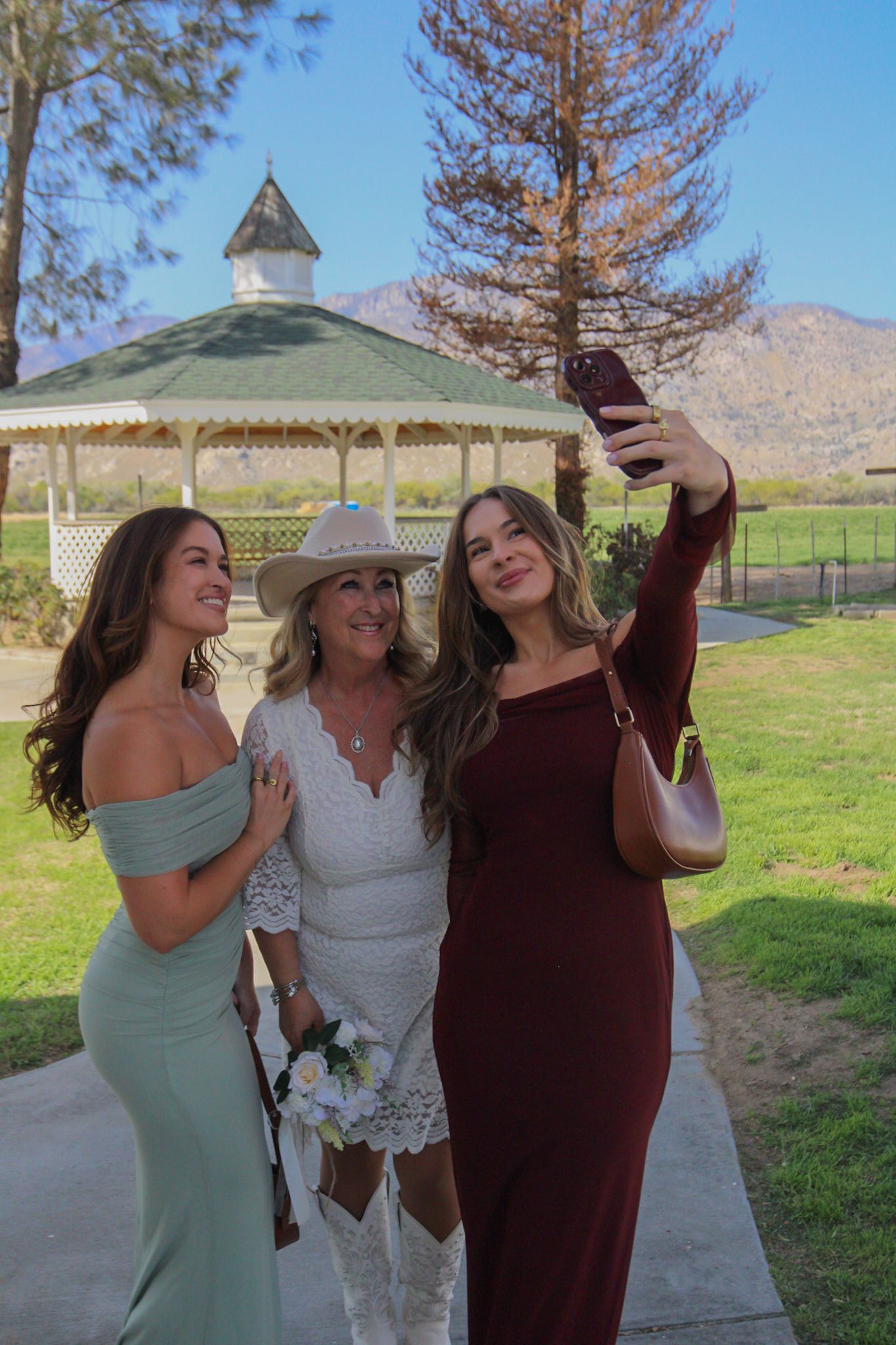 first selfie as a married women
Kern County Photography
Tori Marie Photos
California Wedding Photographer