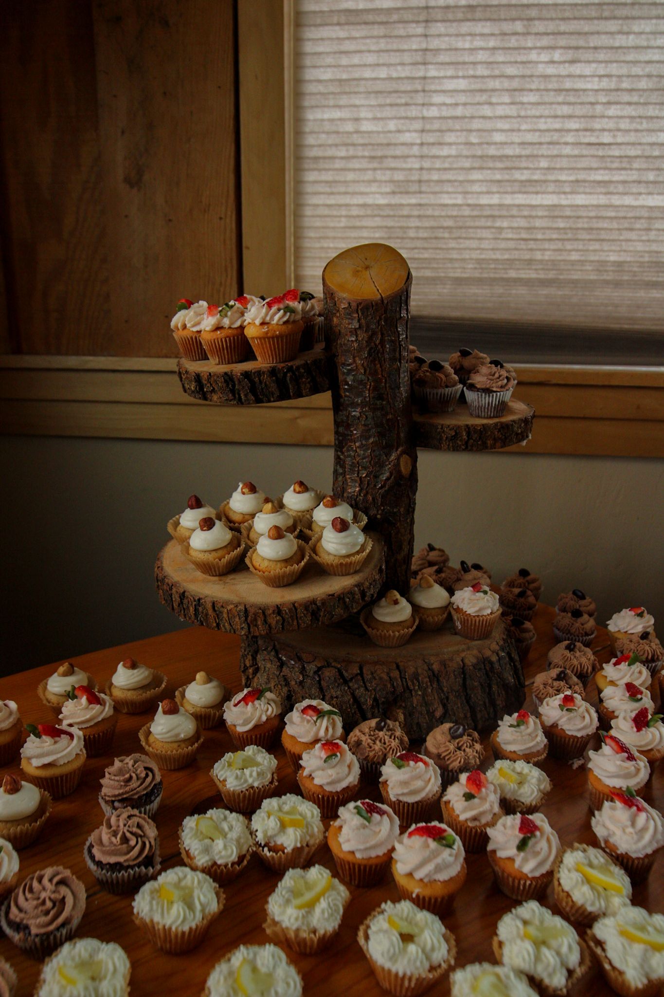 cupcake display
Kern County Photography
Tori Marie Photos
California Wedding Photographer