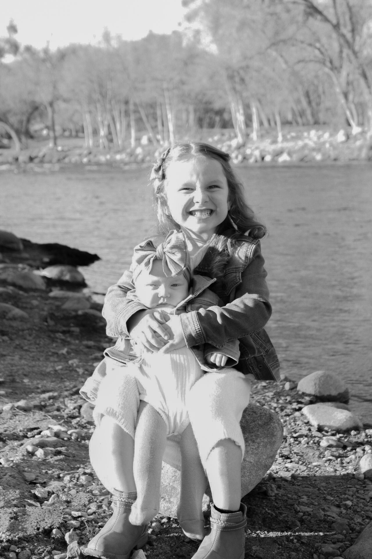 little cousin holding baby cousin
Kern County Photography
Tori Marie Photos
Family Photographer