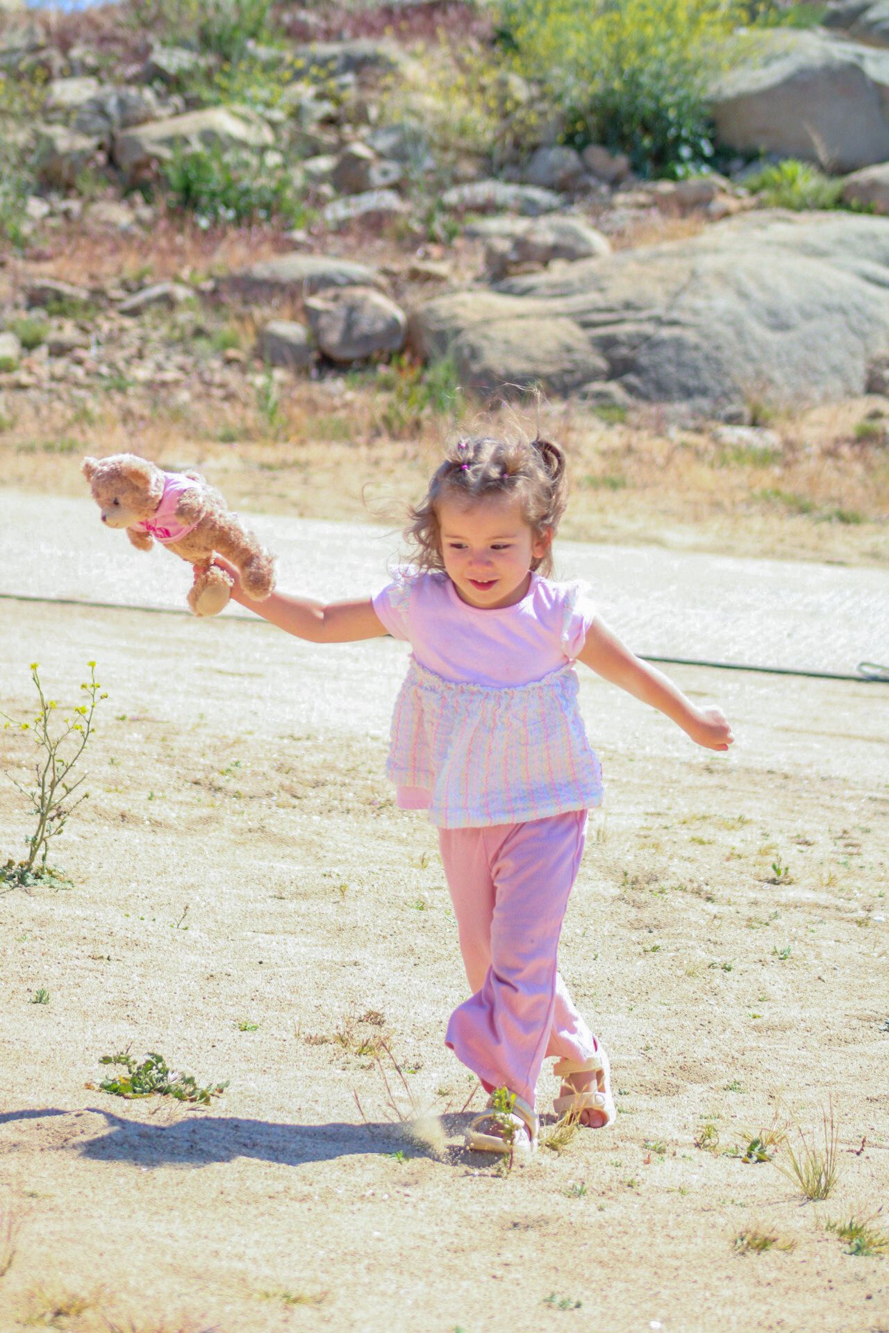 Tori Marie Photos
daughter playing at the lake
Kern county photography 
Family photography 
candid family photoshoot