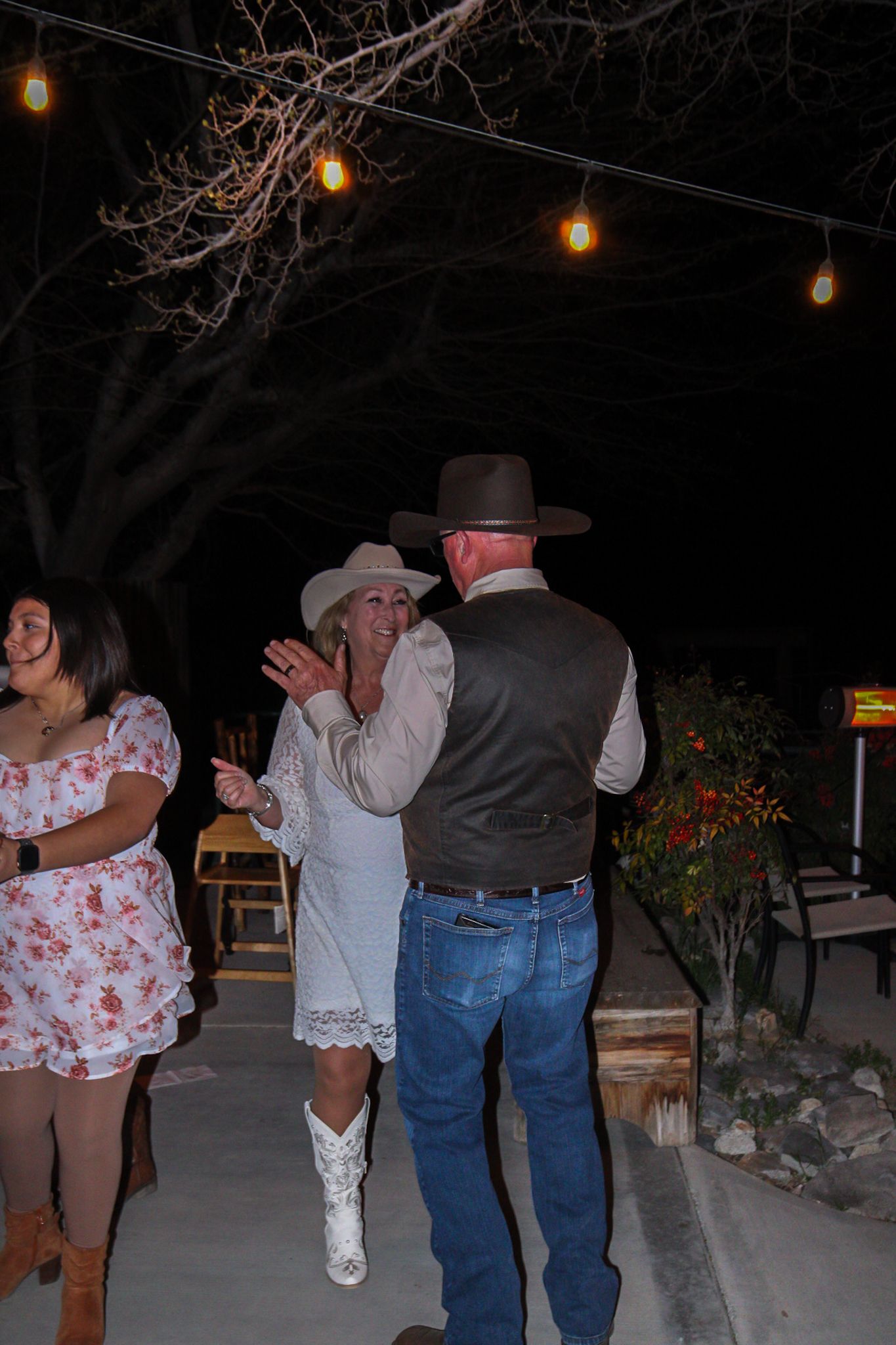bride and grooming dancing
Kern County Photography
Tori Marie Photos
California Wedding Photographer