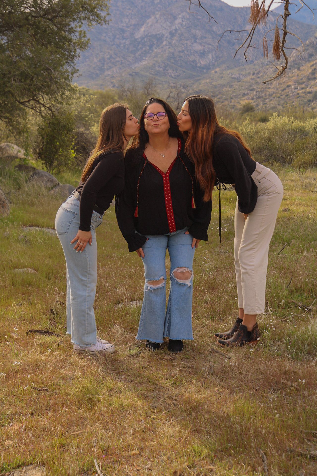 daughters kissing mother on the cheek
Kern County Photography
Tori Marie Photos
Family Photographer