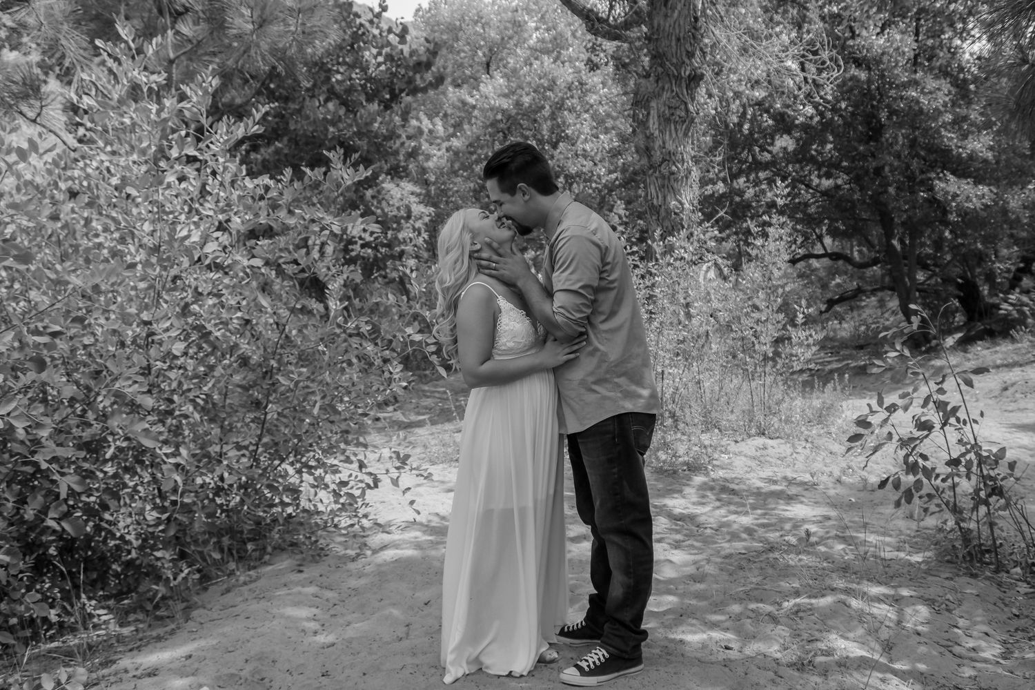 first kiss
Kern County Photography
Tori Marie Photos
California Wedding Photographer