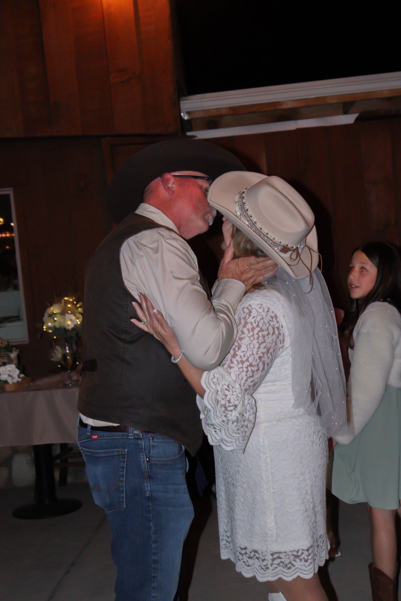 bride and groom kissing on the dance floor
Kern County Photography
Tori Marie Photos
California Wedding Photographer