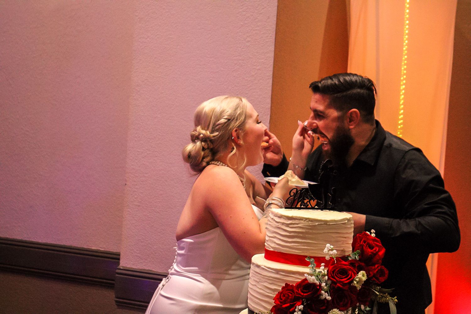 cake cutting and eating
Kern County Photography
Tori Marie Photos
California Wedding Photographer