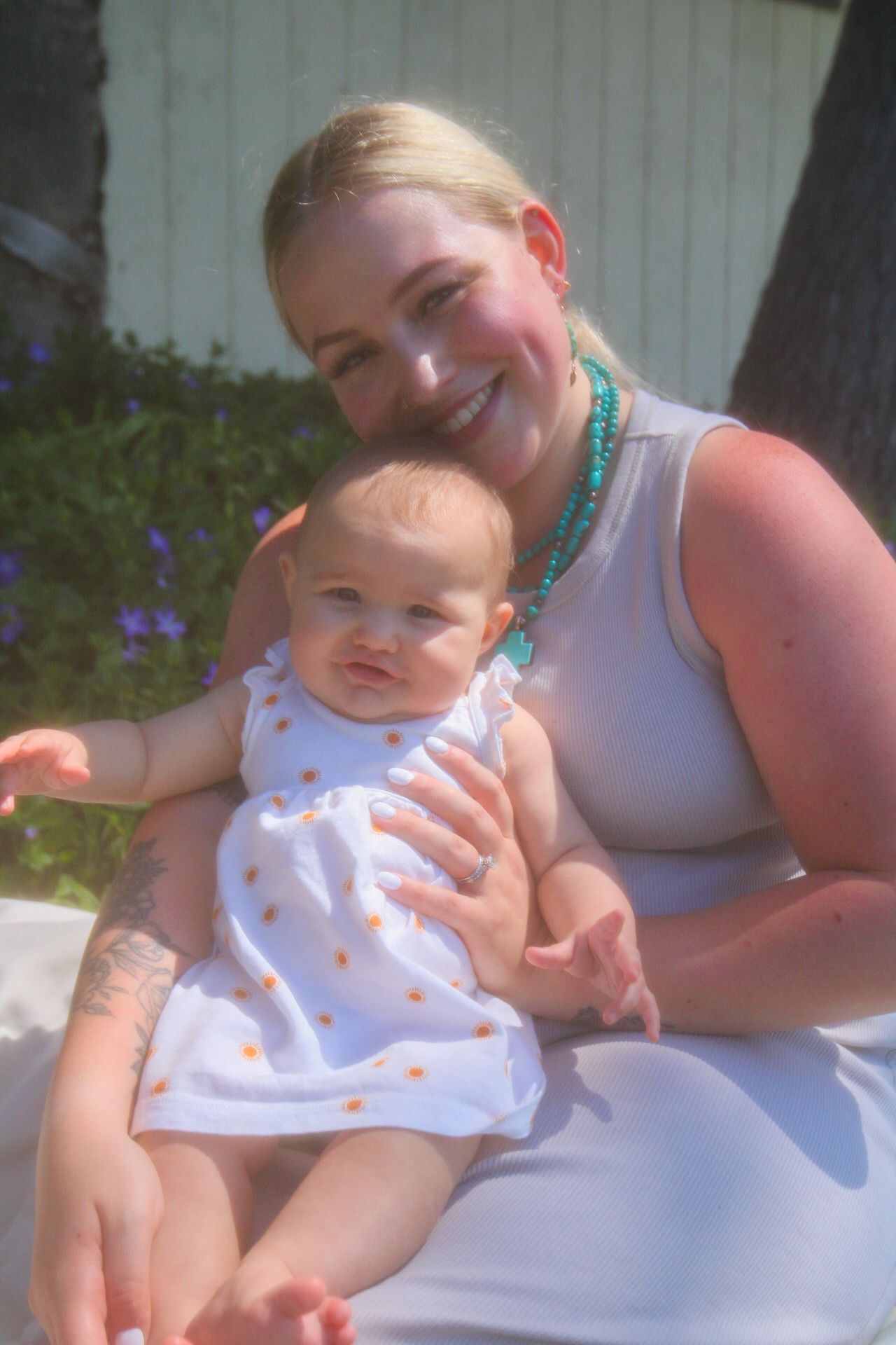 sot mommy and me pose
Kern County Photography
Tori Marie Photos
Family Photographer
