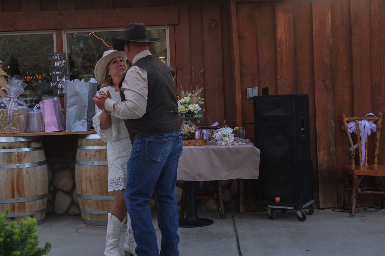 bride and groom first dance
Kern County Photography
Tori Marie Photos
California Wedding Photographer