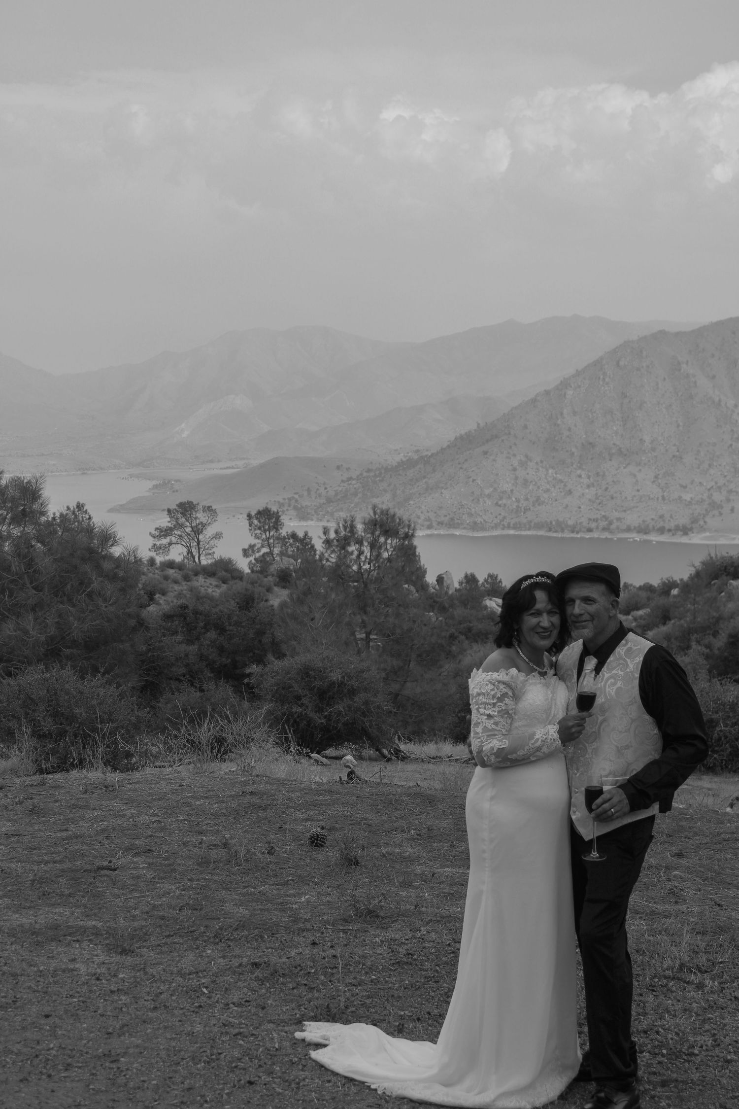 black and white first posed pic of bride and groom
Kern County Photography
Tori Marie Photos
California Wedding Photographer