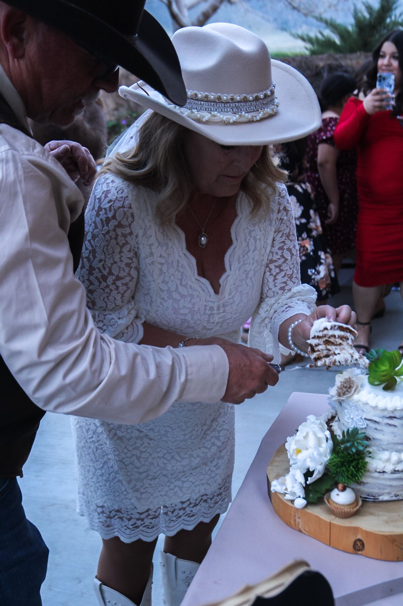 cake cutting
Kern County Photography
Tori Marie Photos
California Wedding Photographer