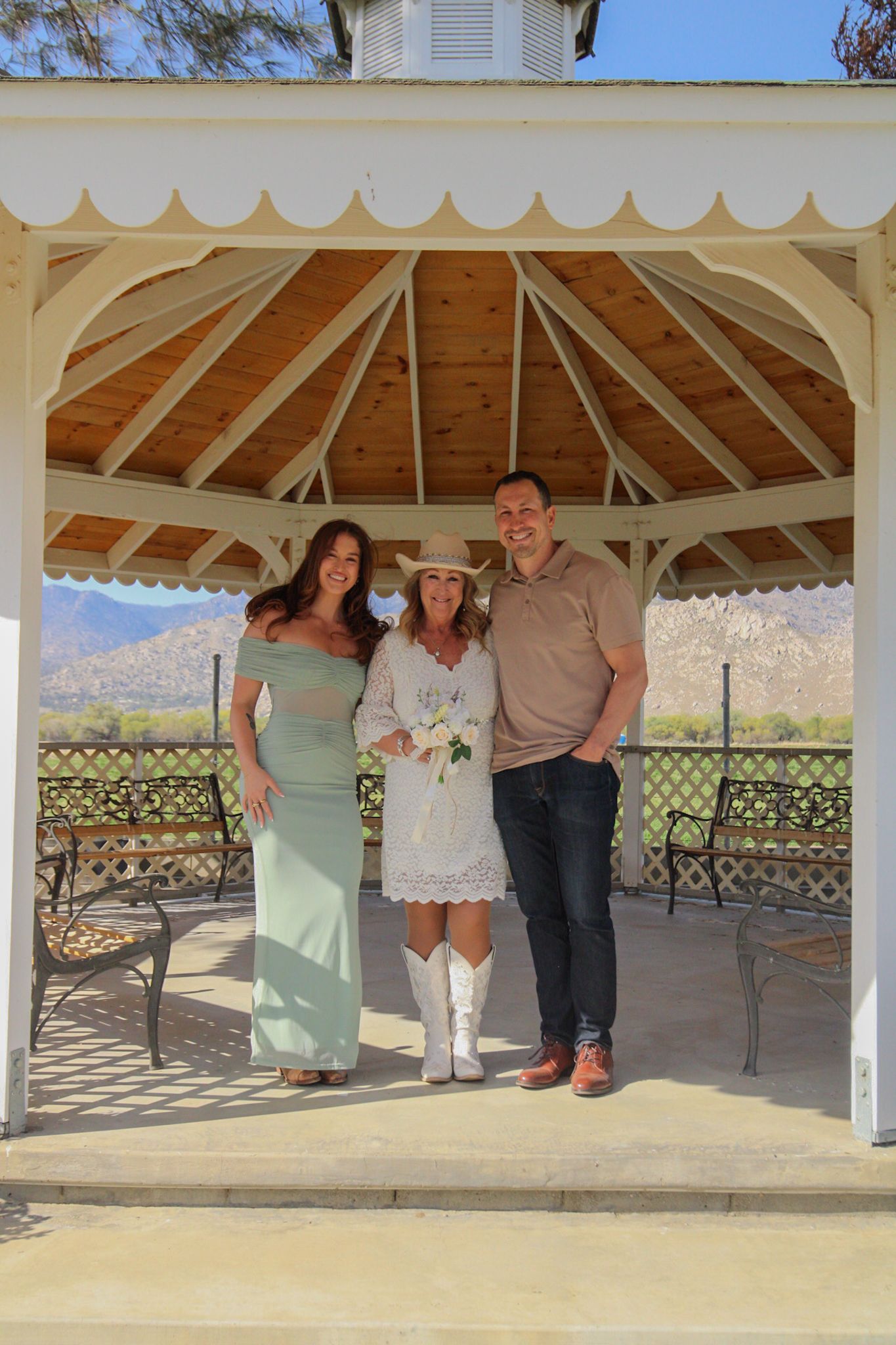 bride with daughter and son
Kern County Photography
Tori Marie Photos
California Wedding Photographer