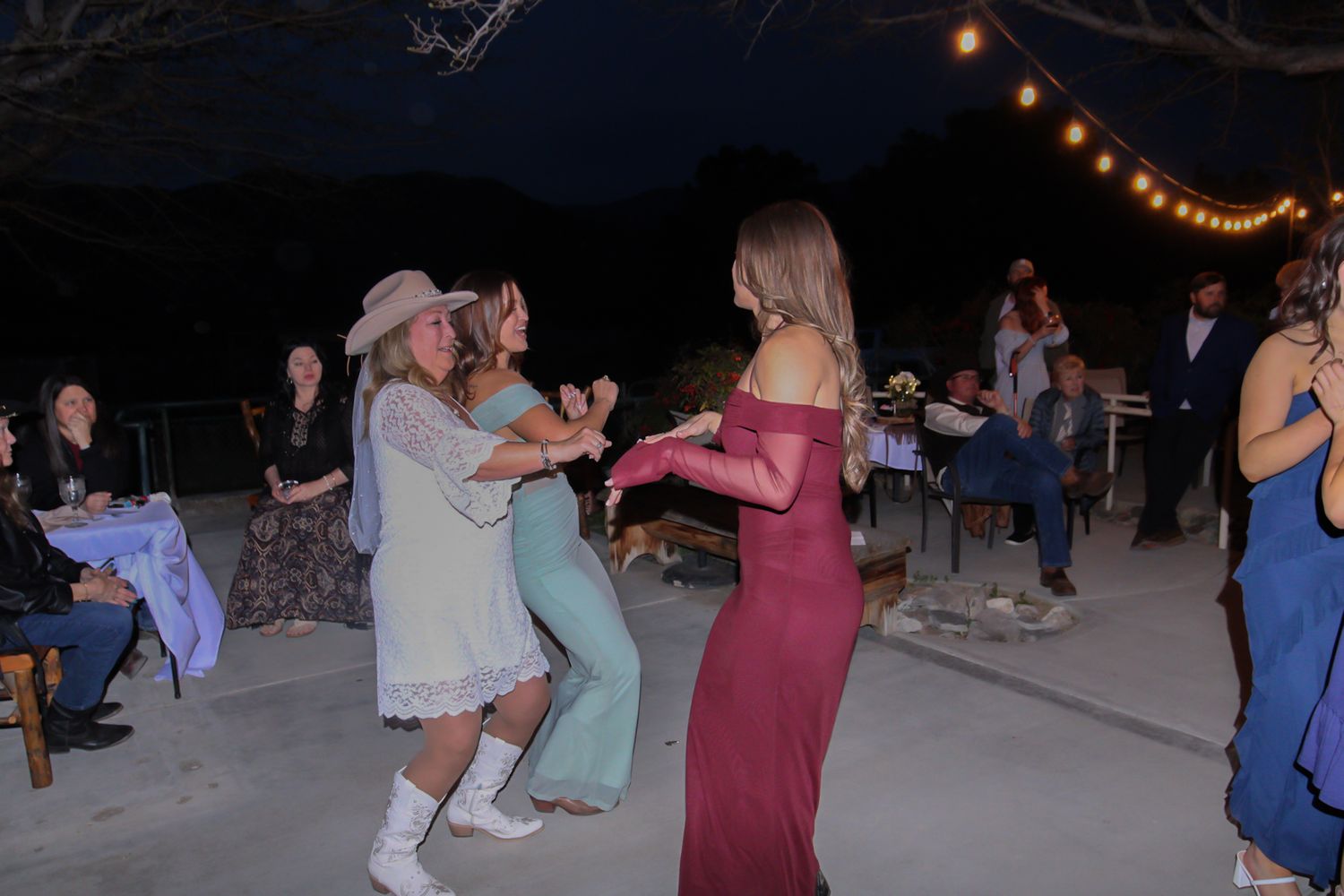 bride dancing with her daughter and pseudo daughter
Kern County Photography
Tori Marie Photos
California Wedding Photographer