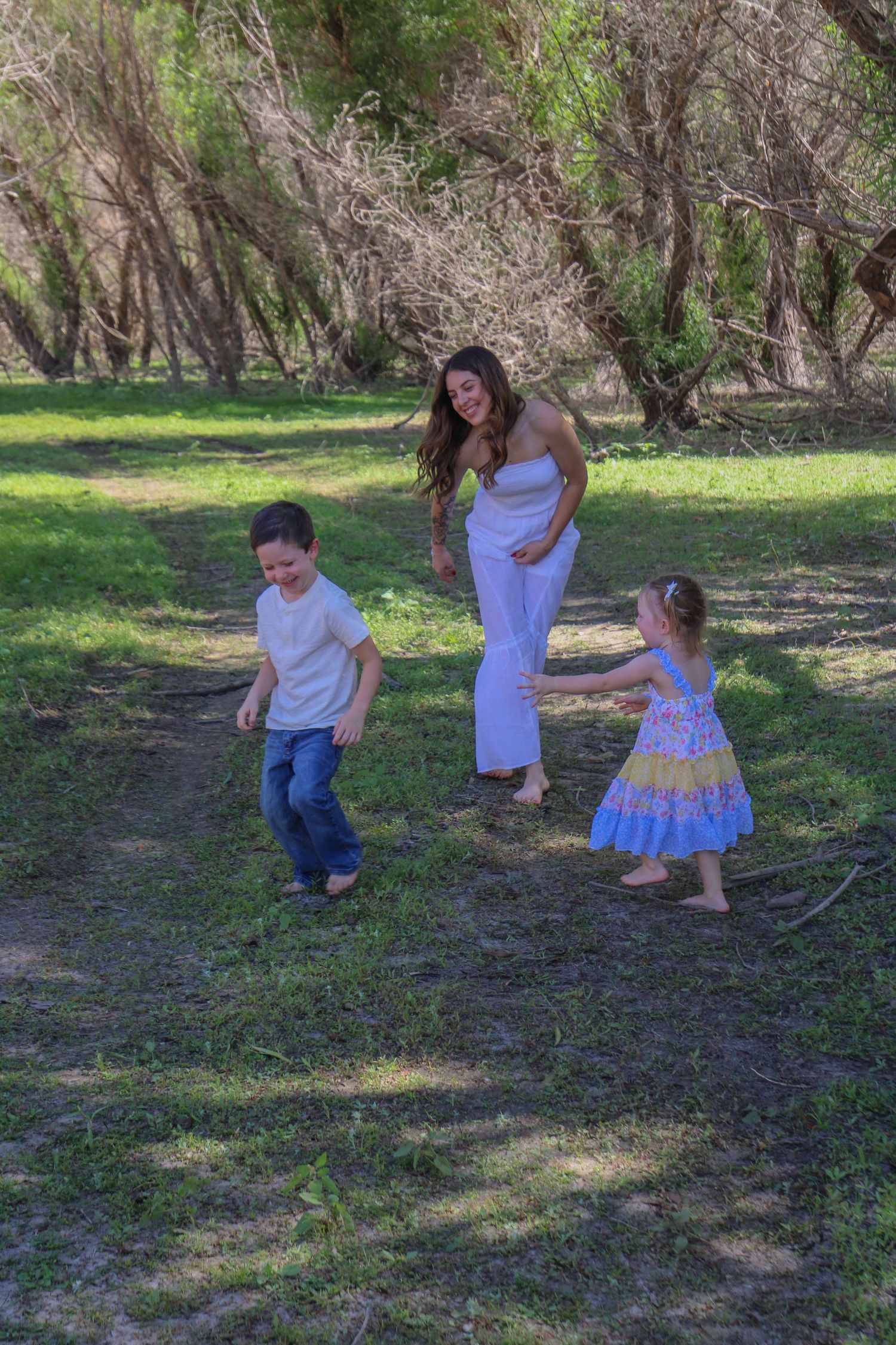 playing tag and moms it
Kern County Photography
Tori Marie Photos
Family Photographer