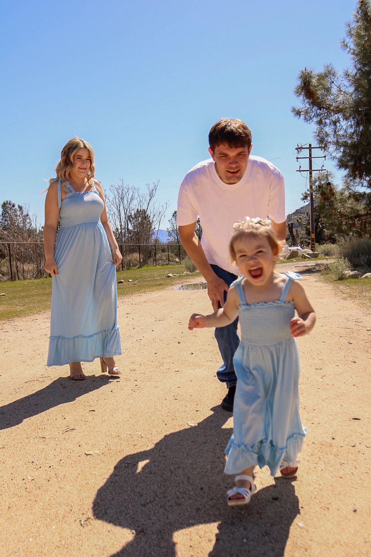 mommy and daddy chasing me
Kern County Photography
Tori Marie Photos
Family Photographer