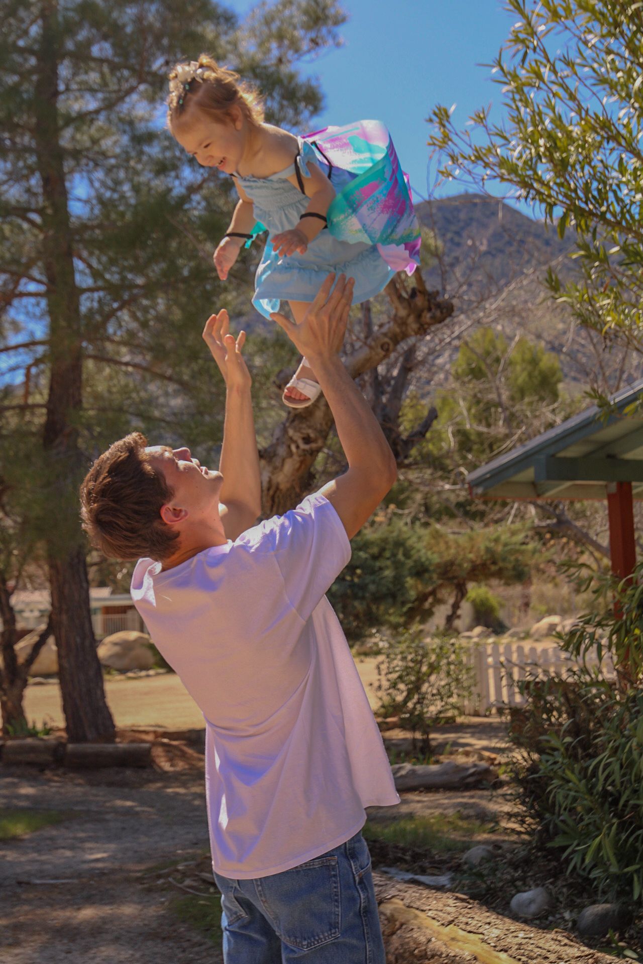 daddy throwing me up in the air
Kern County Photography
Tori Marie Photos
Family Photographer
