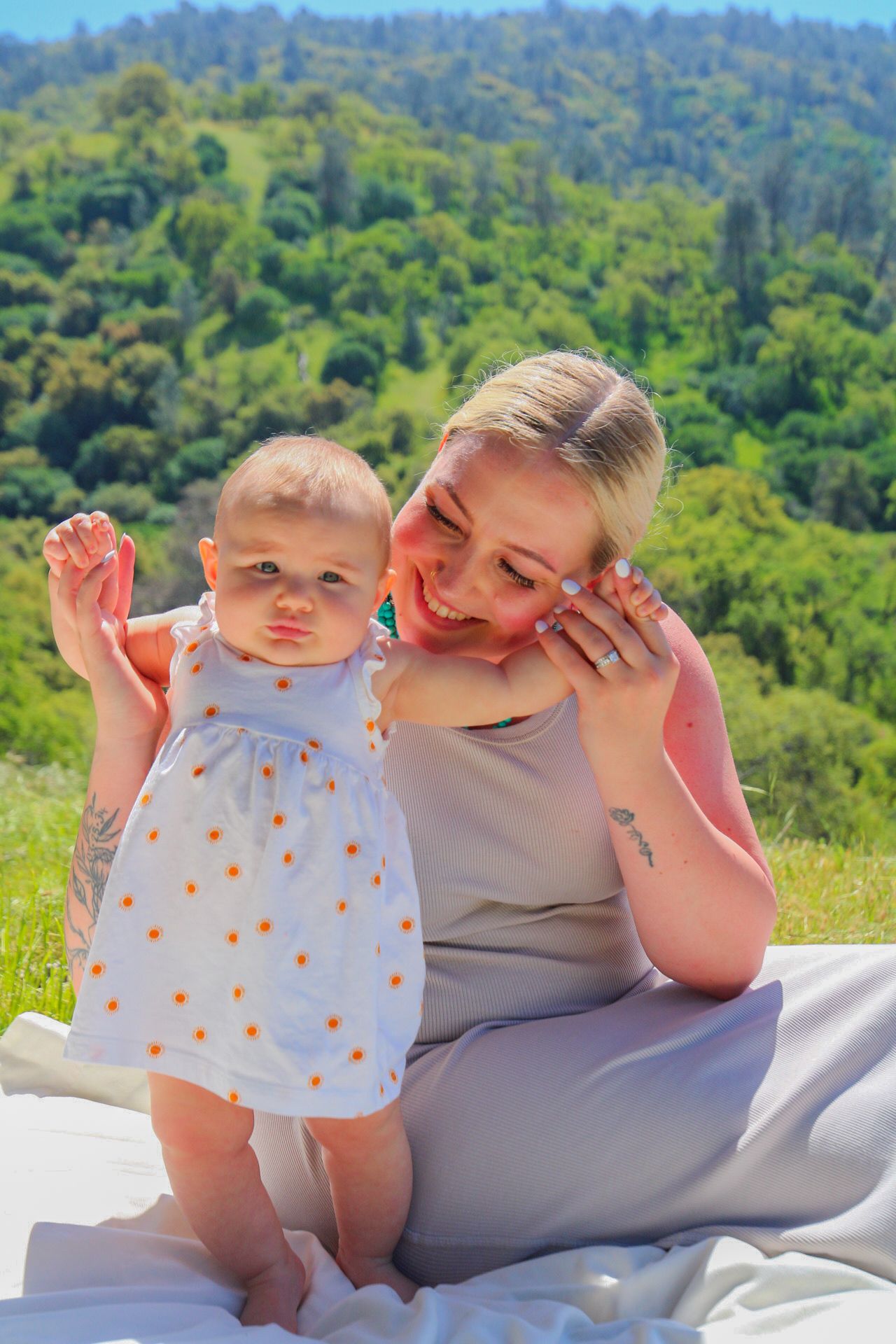 mommy's helping me stand
Kern County Photography
Tori Marie Photos
Family Photographer