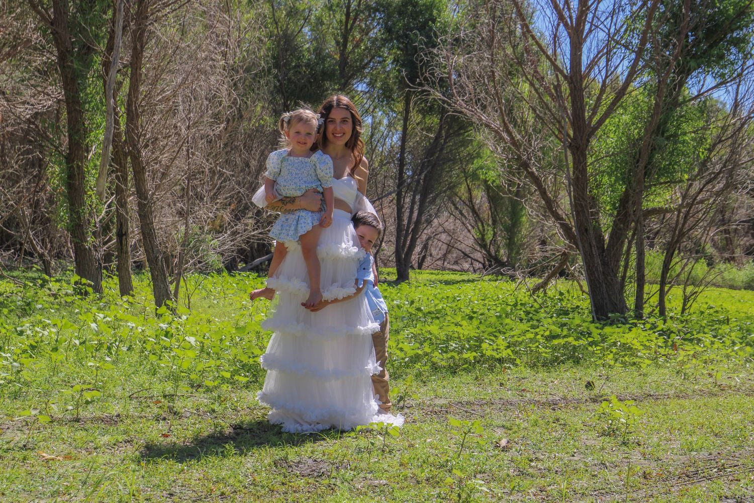 family of 3 posing
Kern County Photography
Tori Marie Photos
Family Photographer