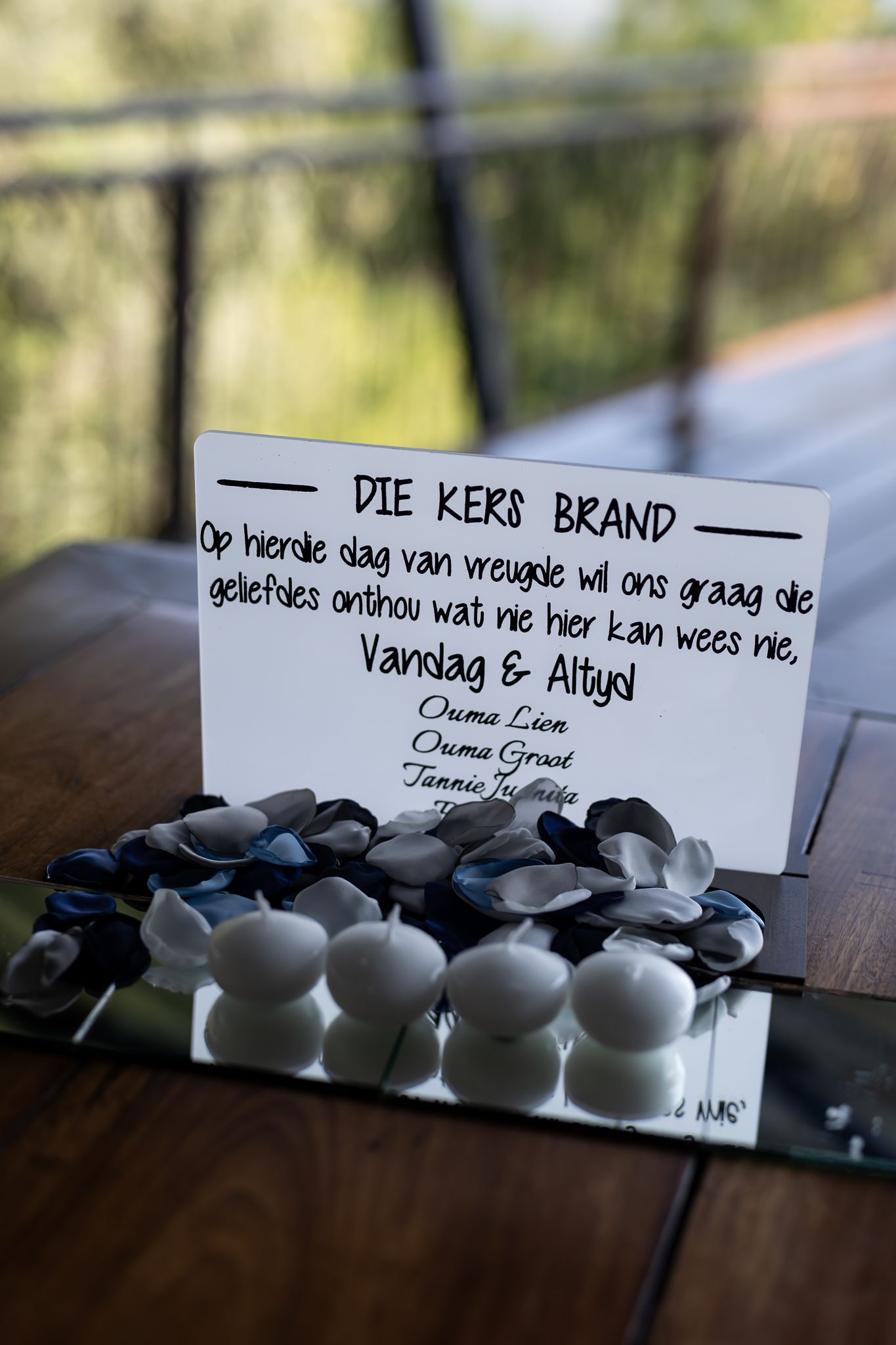 Wedding ceremony details showing decorative stones and handwritten note in Afrikaans.