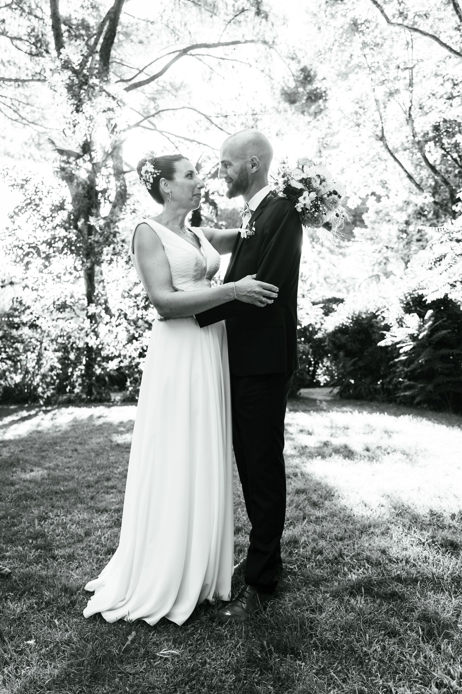 Black and white romantic portrait in garden setting.