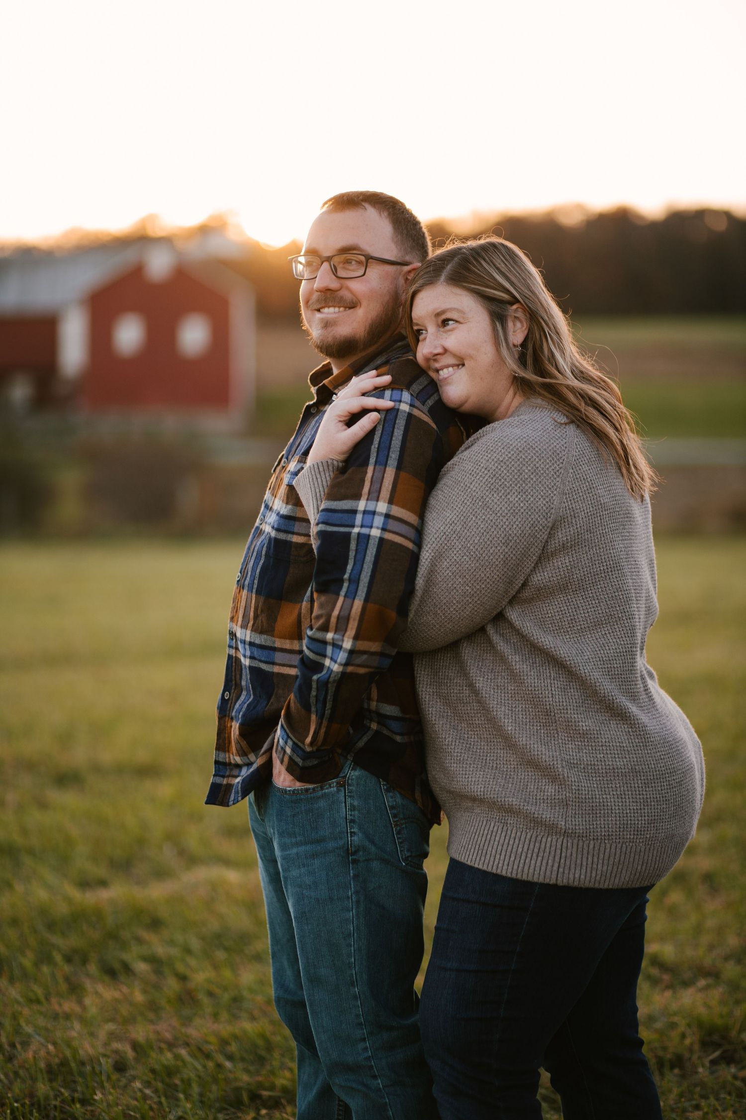 A joyful autumn couples photoshoot with warm sunlight and casual outfits.