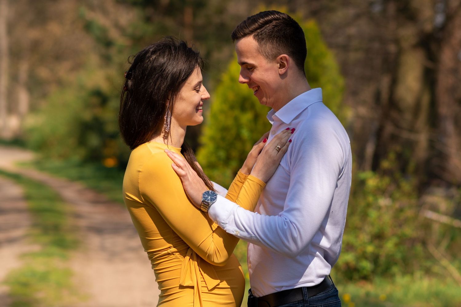 sesja dla par sesja ciążowa zdjęciowa nad jeziorem sesja rodzinna fotograf poznań kórnik