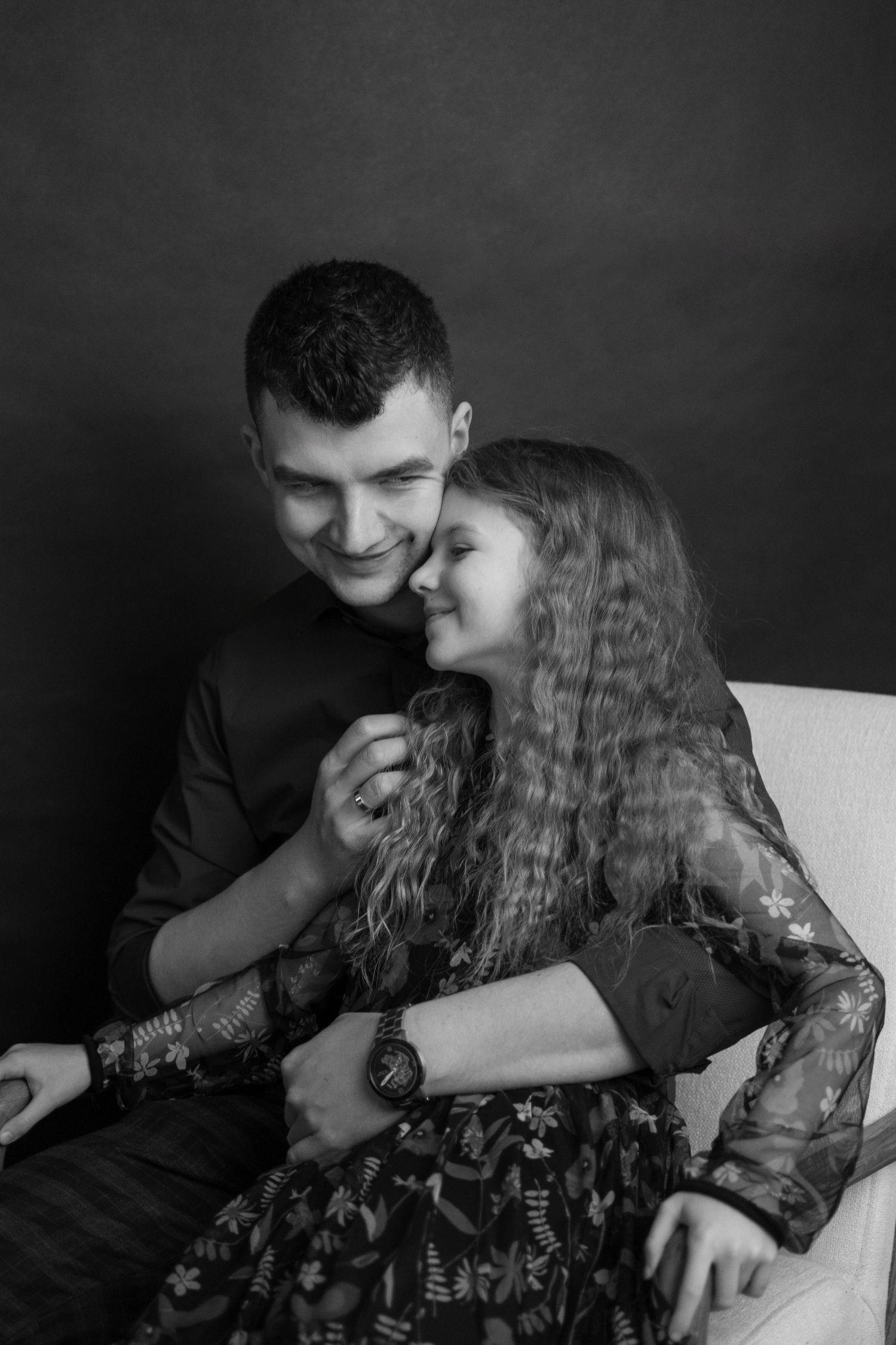 sesja zdjęciowa w studio fotograf Poznań Biel.Studio zdjęcia rodzinne ozdoba do salonu galeria zdjęć studio mama z córką tata