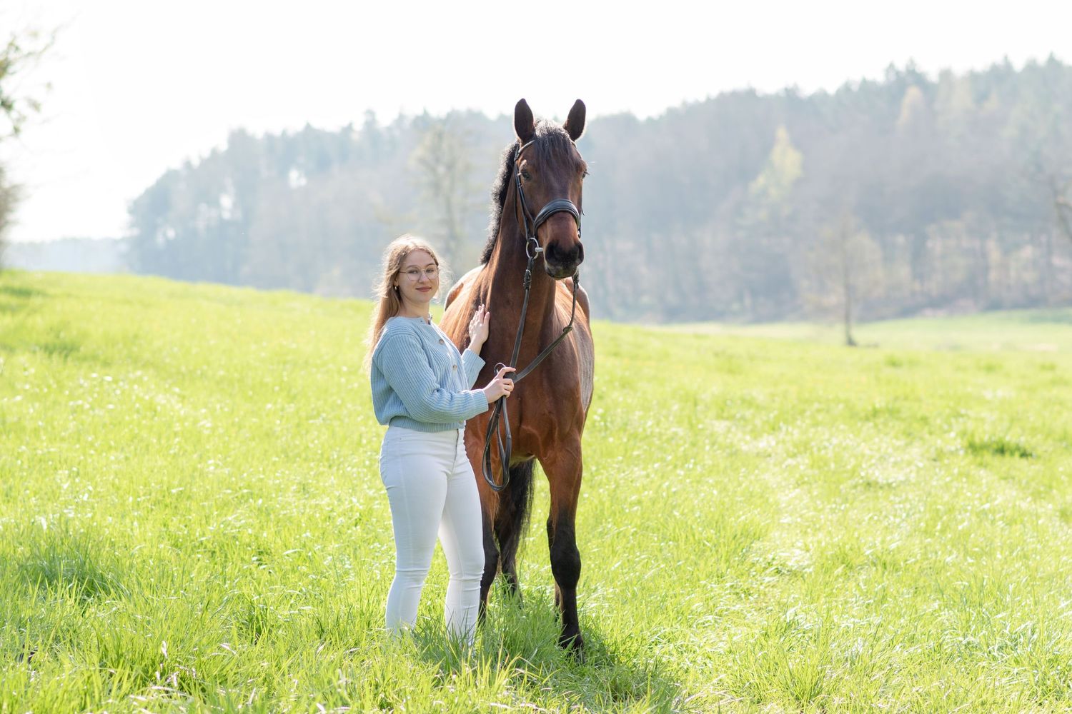 Sesja z koniem fotograf Poznań sesja konna KJ Byndas Horses zdjęcia atrium fitness i stajnia centrum Swarzędz jeździecka prezent voucher