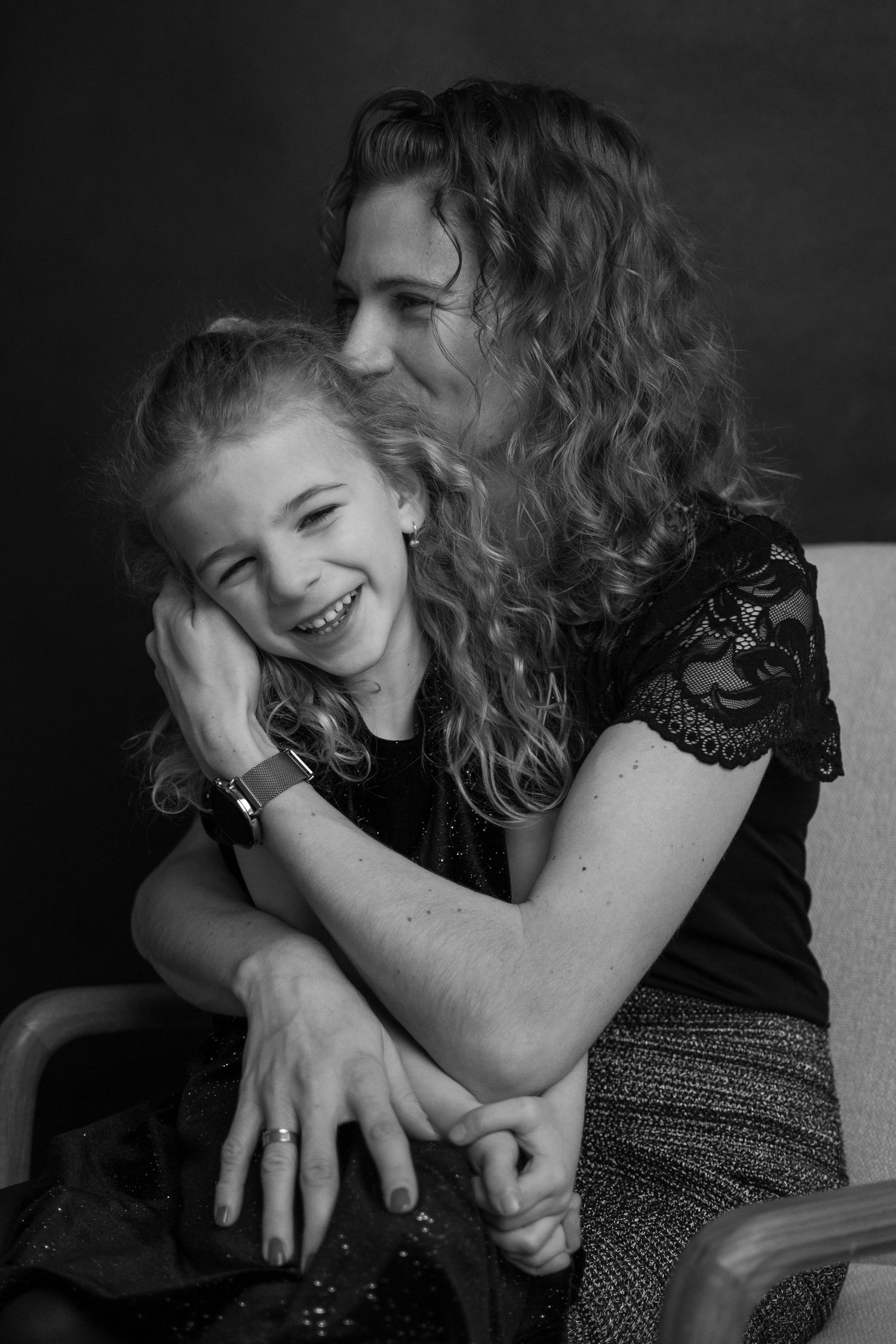 sesja zdjęciowa w studio fotograf Poznań Biel.Studio zdjęcia rodzinne ozdoba do salonu galeria zdjęć studio mama z córką tata