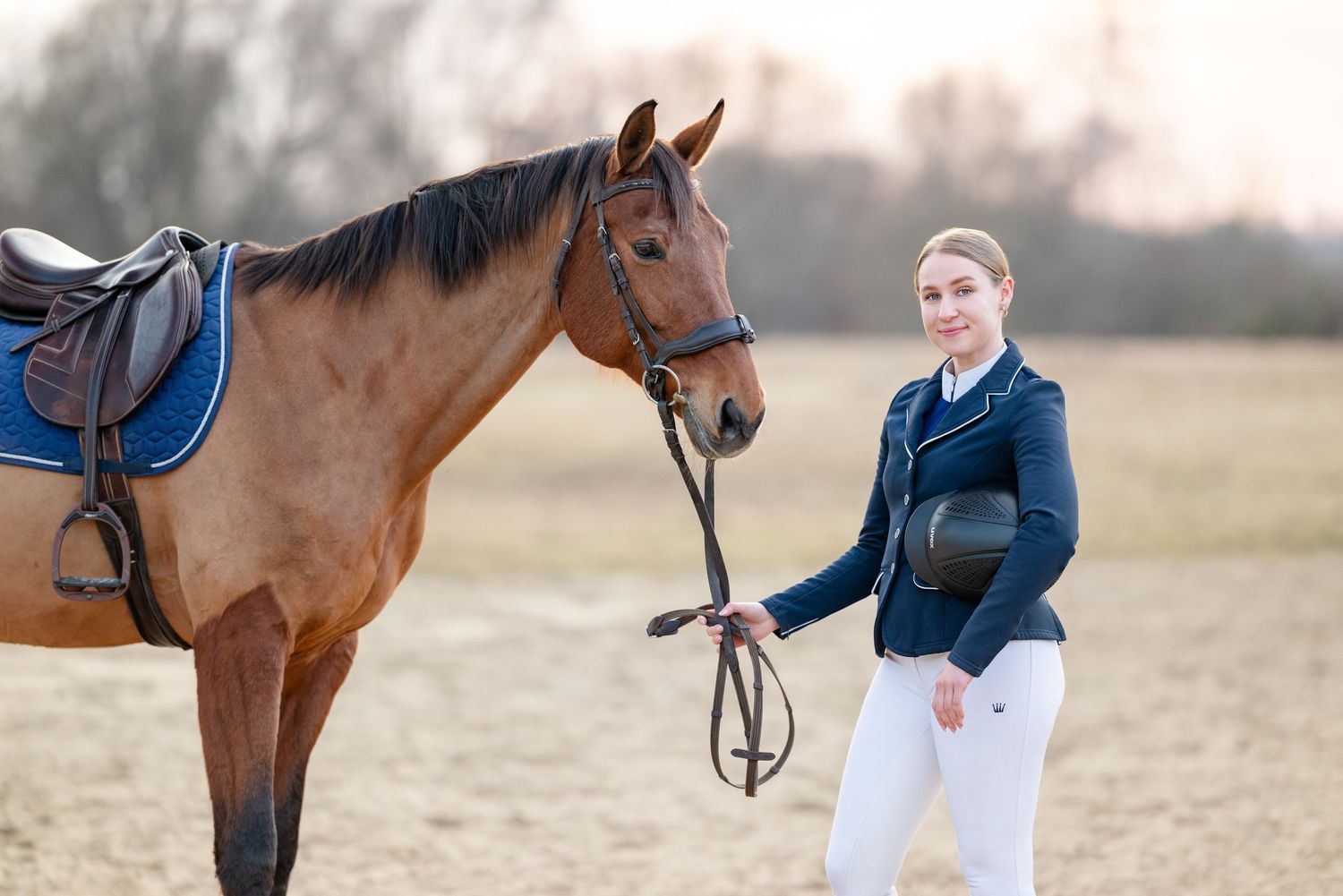 sesja zdjęciowa z koniem fotograf poznań konna stajnia zdjęcia koni pomysł na prezent konie koń paulina Bodych atrium swarzędz kórnik leszno