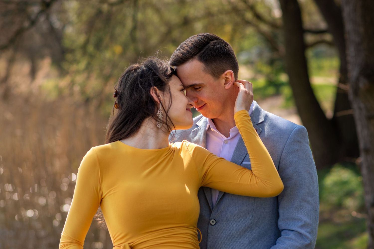 sesja dla par sesja ciążowa zdjęciowa nad jeziorem sesja rodzinna fotograf poznań kórnik