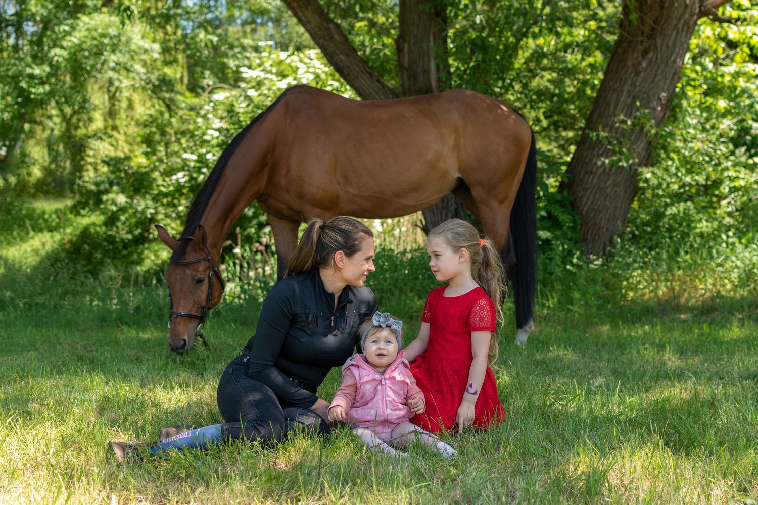 Sesja z koniem fotograf Poznań sesja konna koń konie zdjęcia atrium fitness i stajnia centrum Swarzędz sesja jeździecka prezent voucher