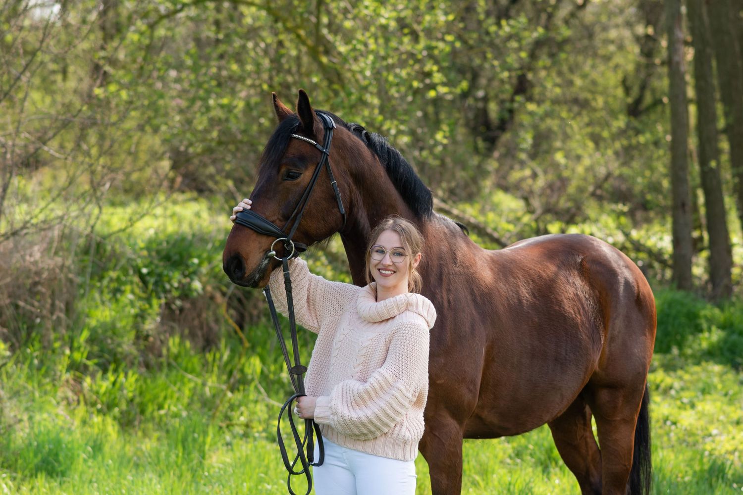 Sesja z koniem fotograf Poznań sesja konna KJ Byndas Horses zdjęcia atrium fitness i stajnia centrum Swarzędz jeździecka prezent voucher