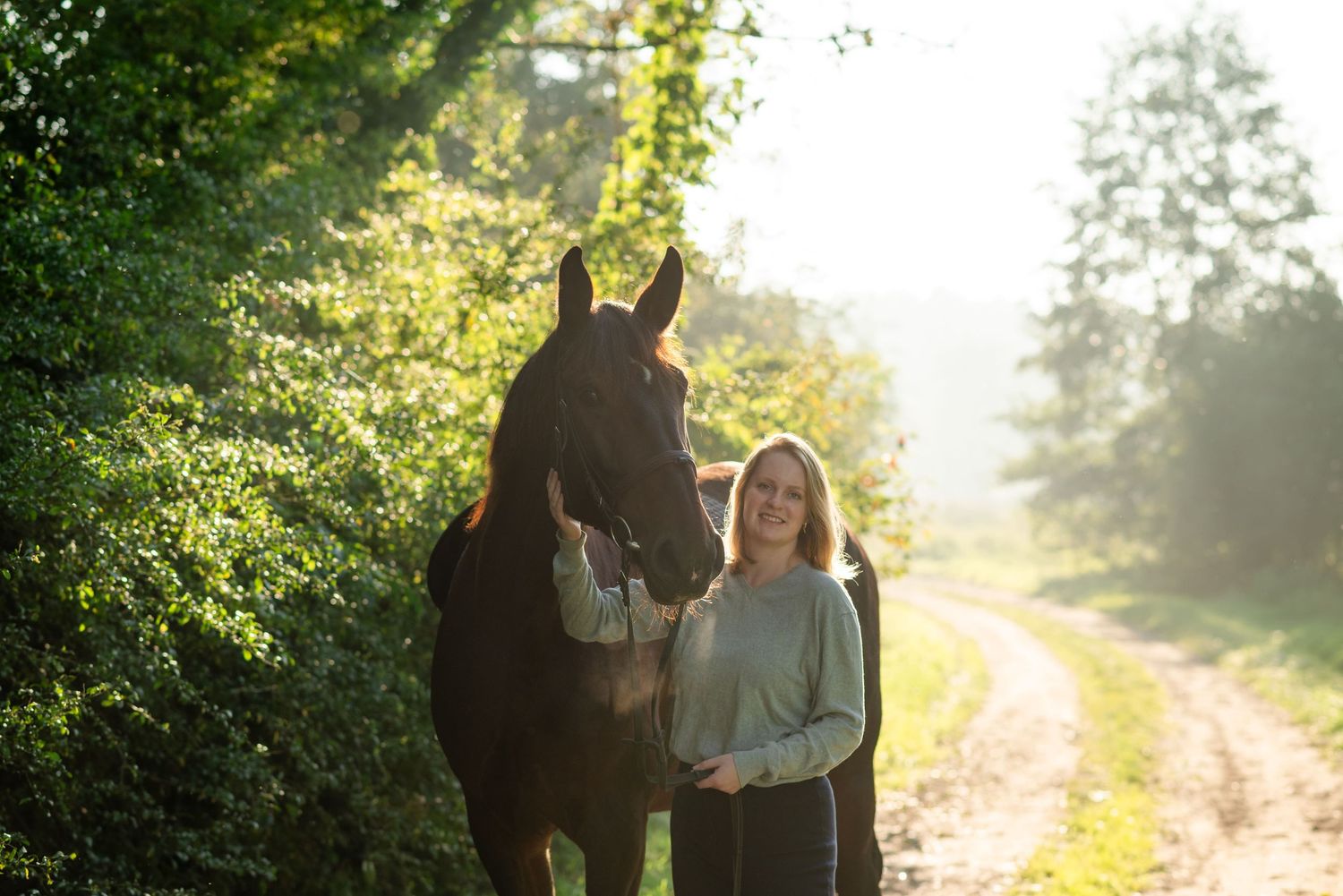 Sesja z koniem fotograf Poznań sesja konna koń konie zdjęcia atrium fitness i stajnia centrum Swarzędz KJ Byndas Horses prezent voucher