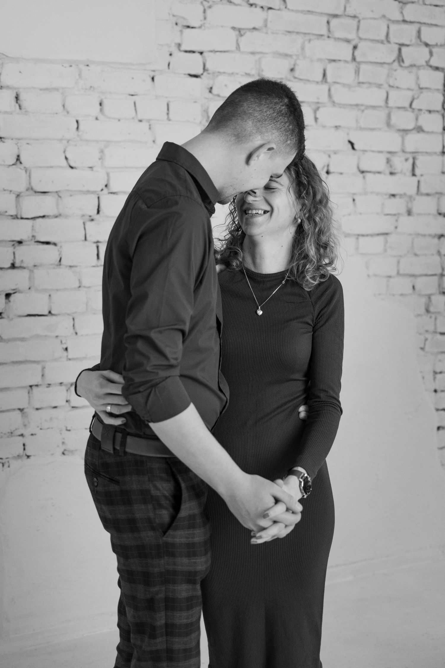 sesja zdjęciowa w studio fotograf Poznań Biel.Studio zdjęcia rodzinne ozdoba do salonu galeria zdjęć studio mama z córką tata