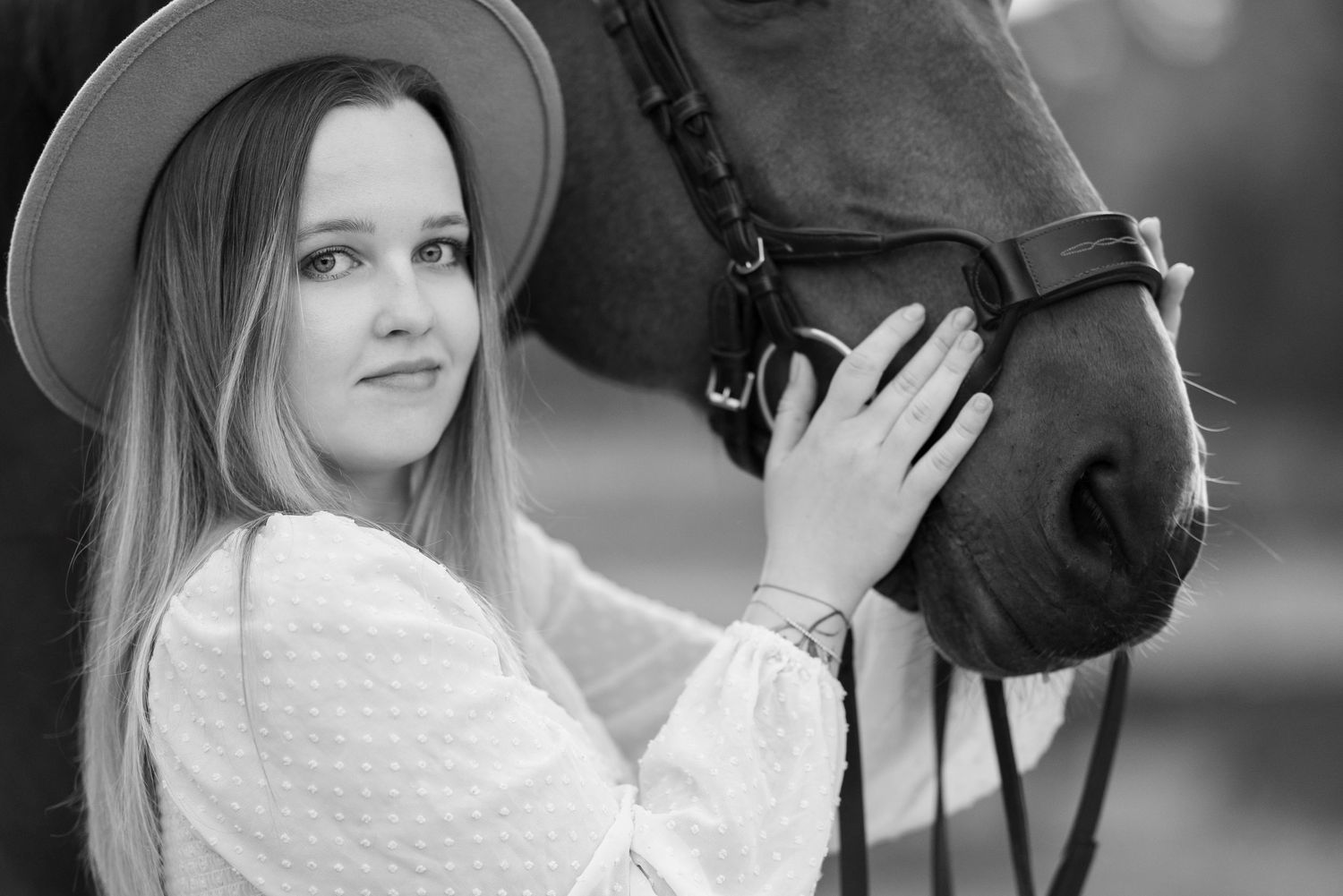 quatro ośrodek jeździecki pobiedziska sesja zdjęciowa z koniem konna Martyna i indygo konie Horses eqeuetsrian paulina Bodych fotografia