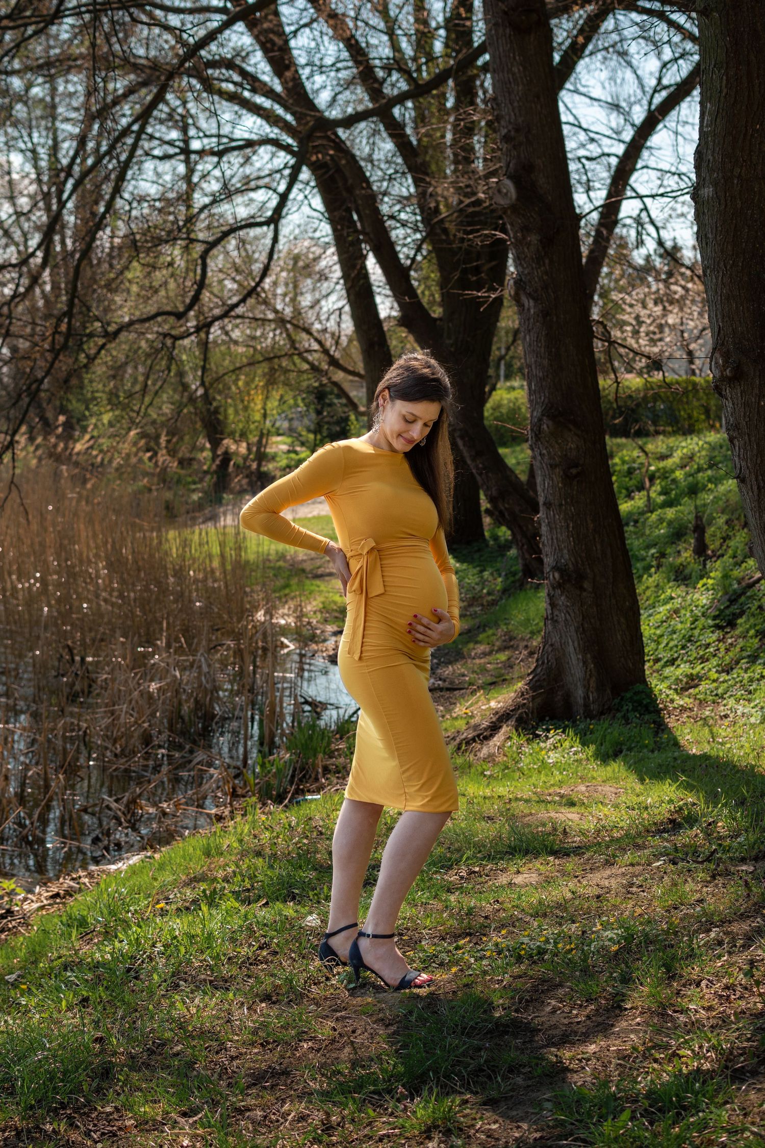 sesja dla par sesja ciążowa zdjęciowa nad jeziorem sesja rodzinna fotograf poznań kórnik