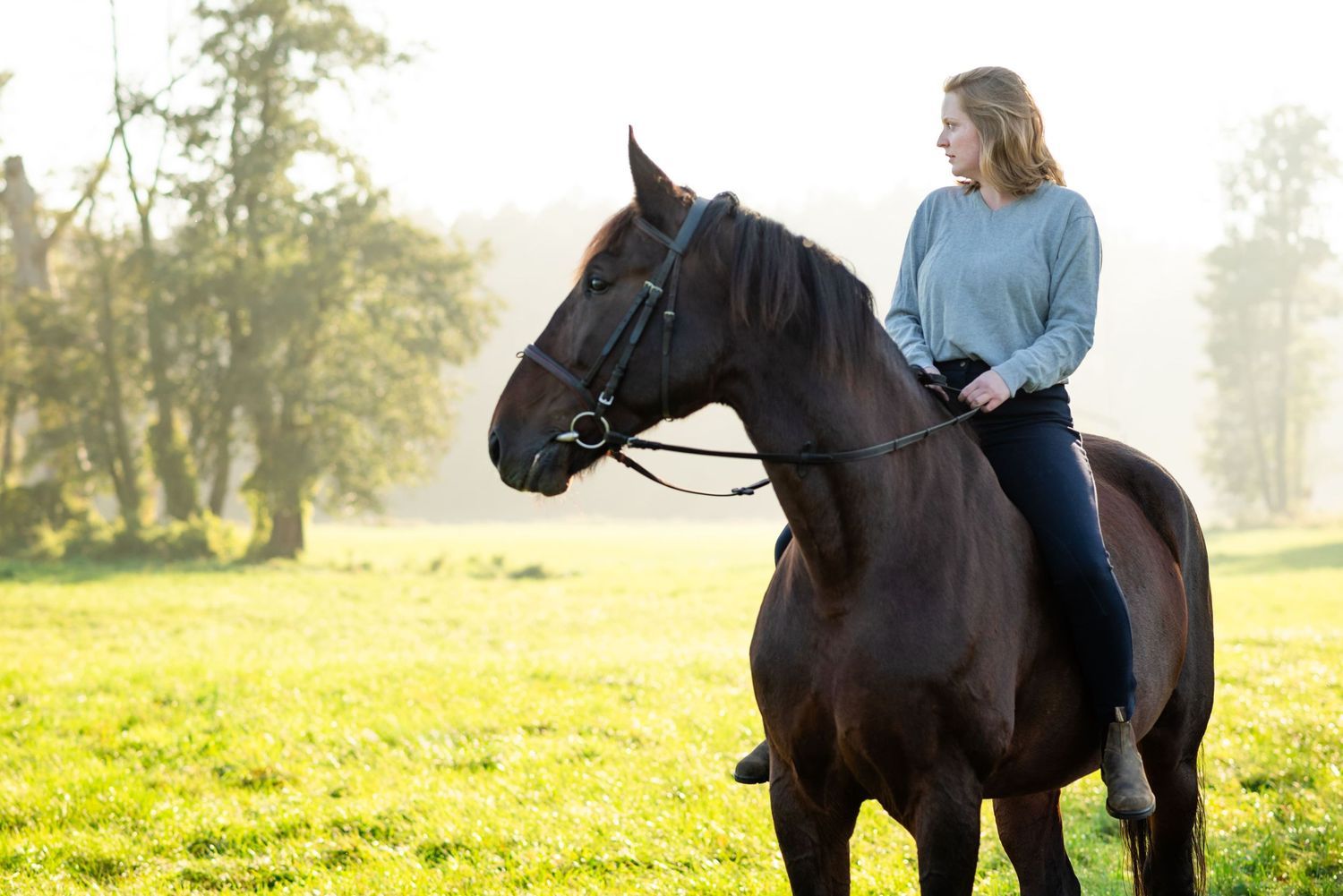 Sesja z koniem fotograf Poznań sesja konna koń konie zdjęcia atrium fitness i stajnia centrum Swarzędz KJ Byndas Horses prezent voucher