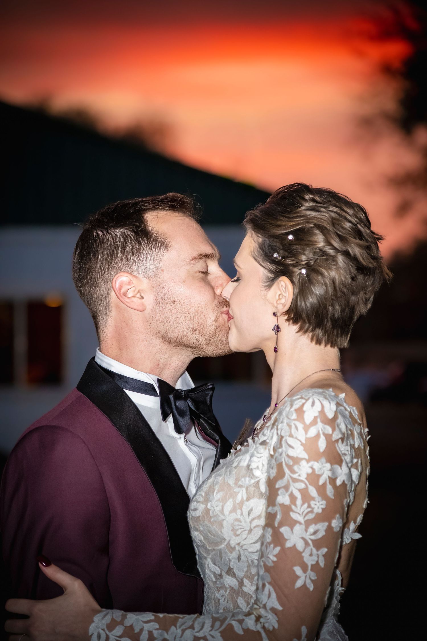 Sunset wedding Kiss