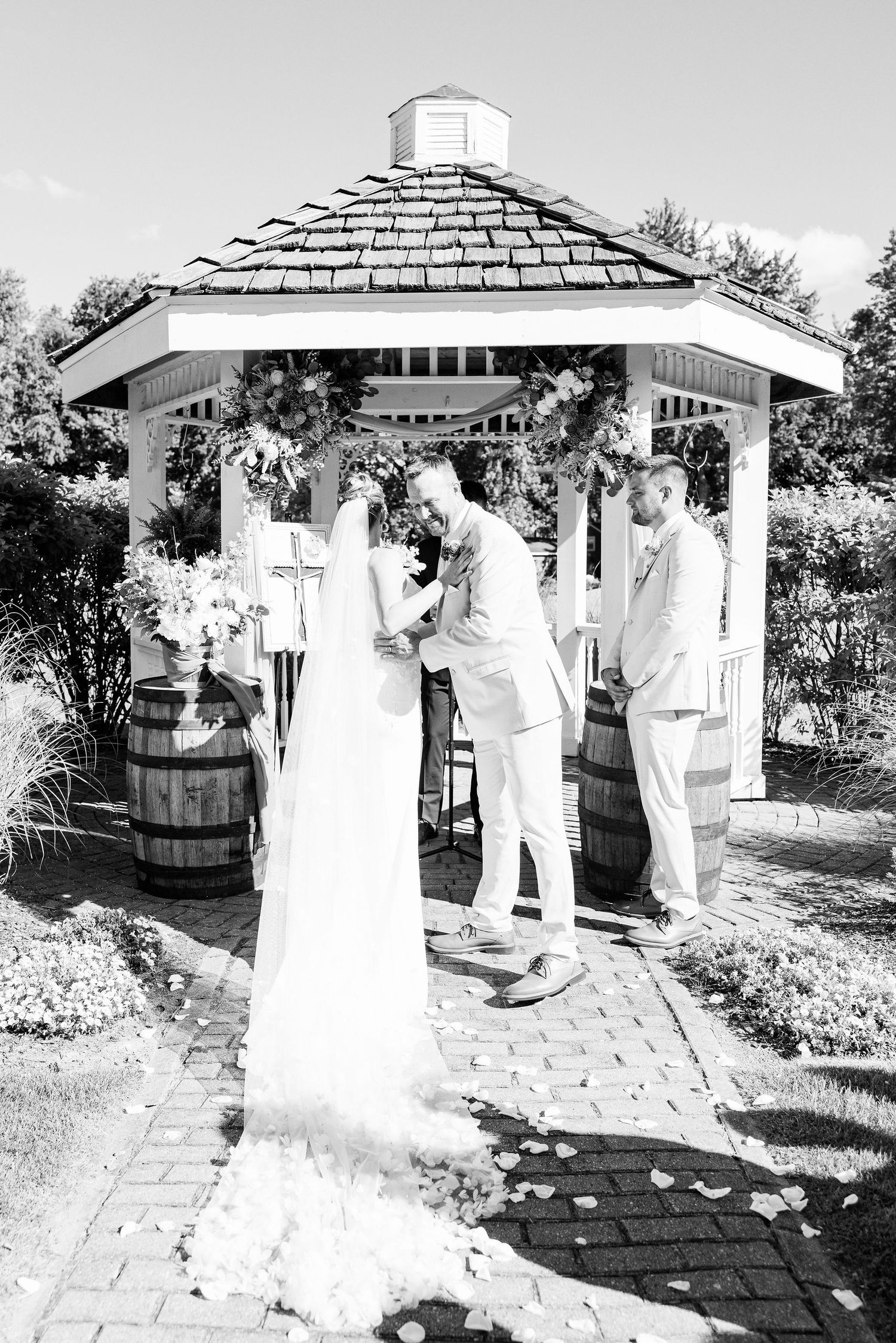 Wedding ceremony at Lapeer Country Club wedding in Michigan
