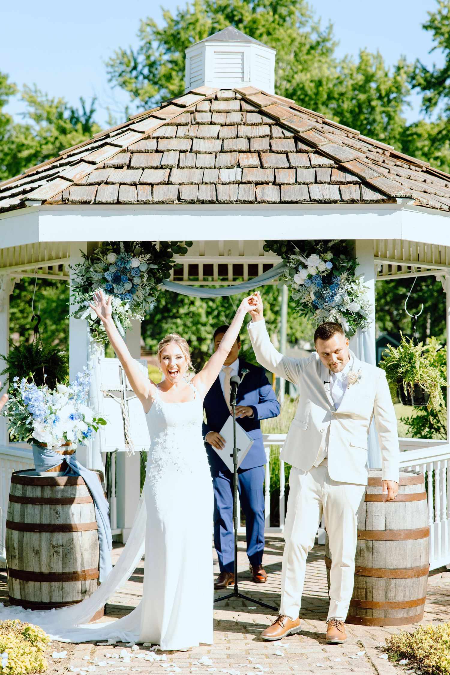 Wedding ceremony at Lapeer Country Club wedding in Michigan
