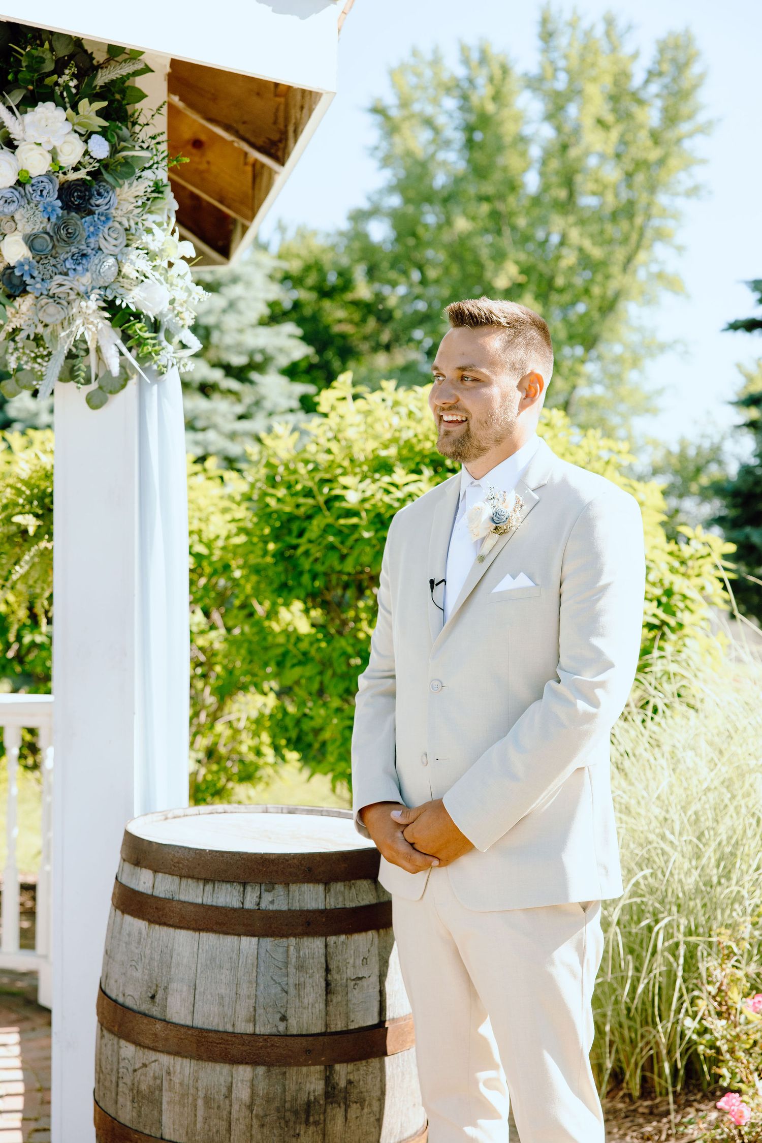 Wedding ceremony at Lapeer Country Club wedding in Michigan