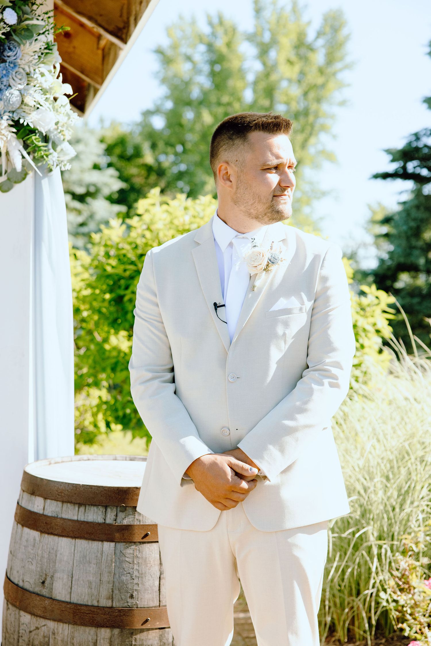 Wedding ceremony at Lapeer Country Club wedding in Michigan