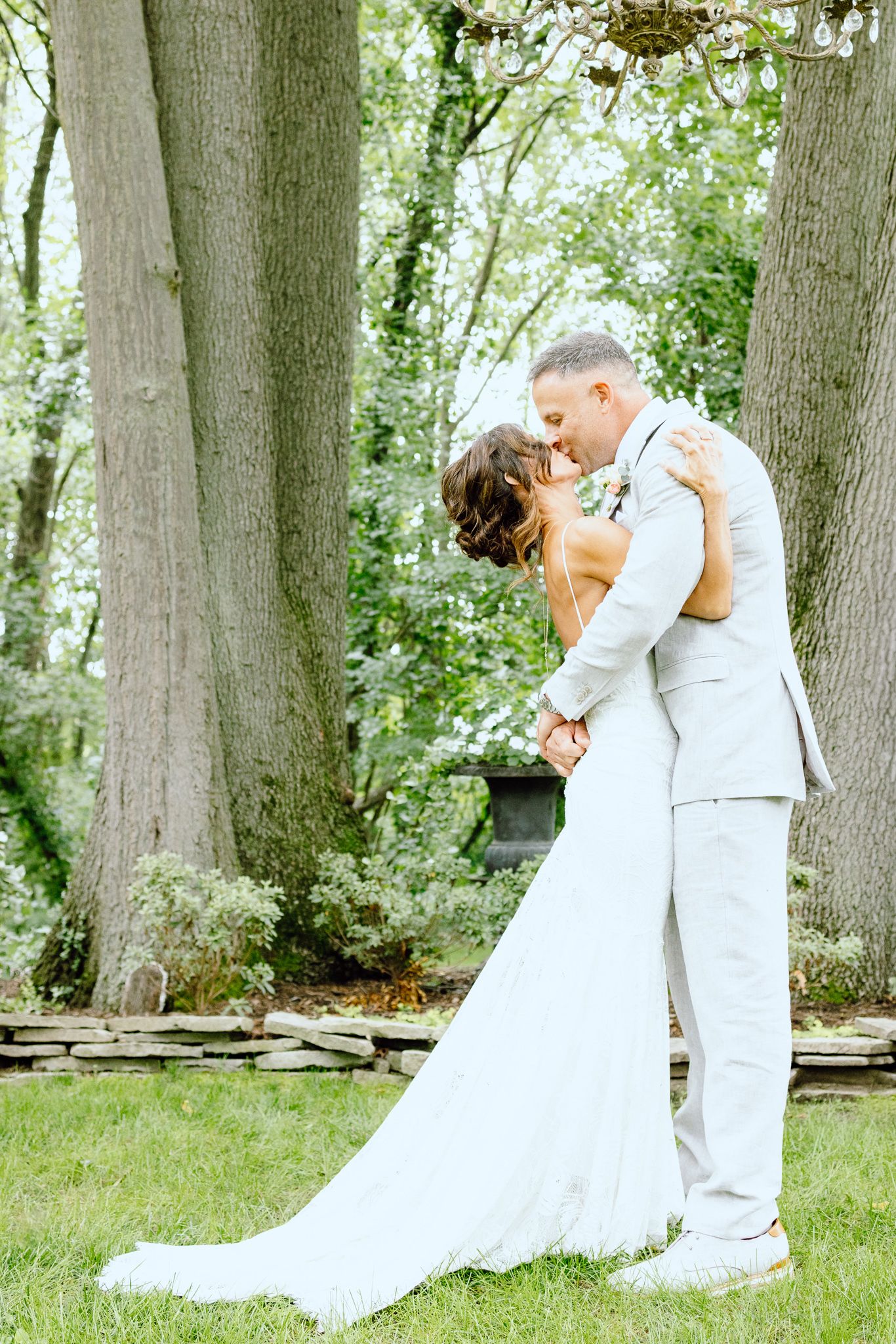 First kiss at Liberty of Lambertville, MI wedding