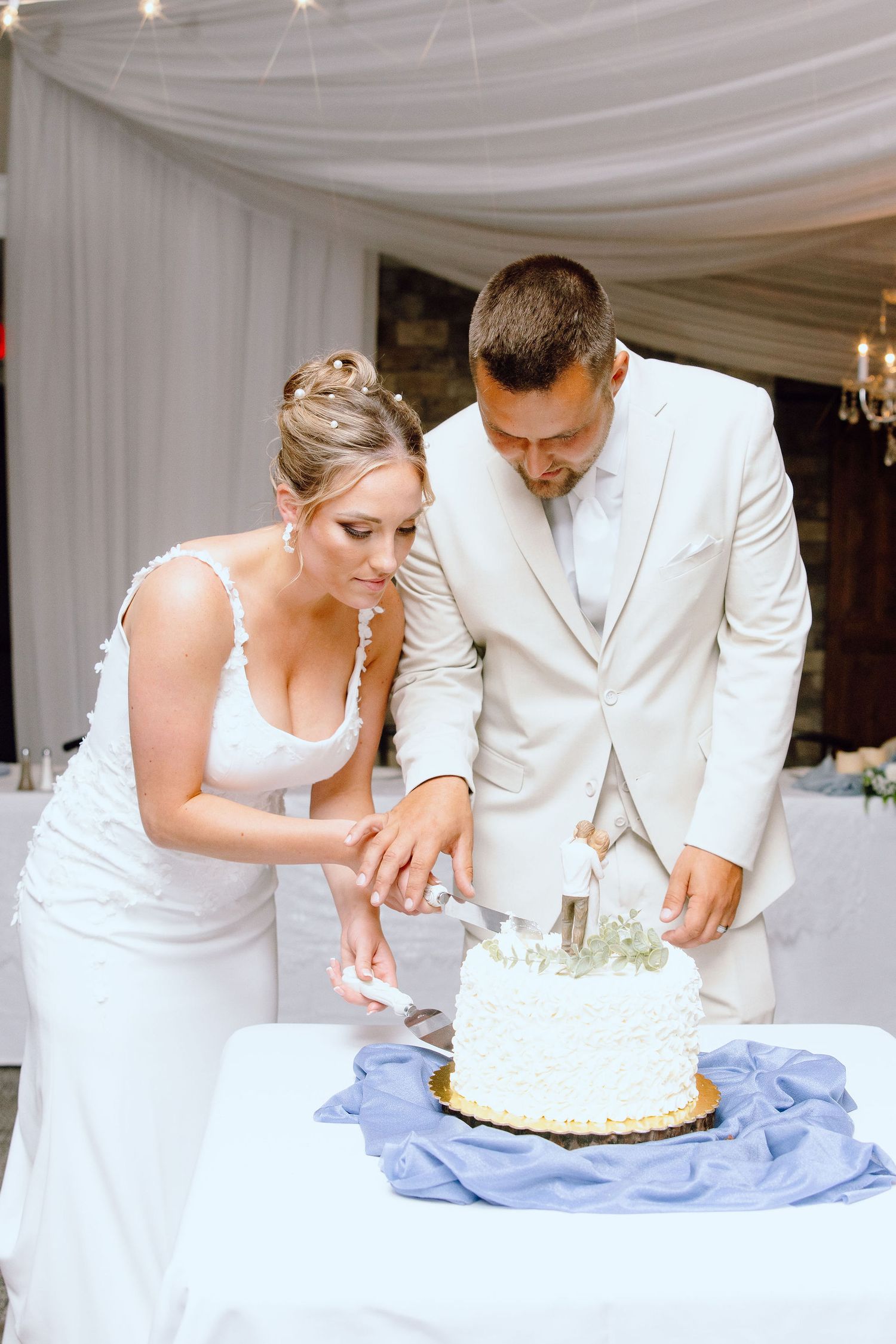 Married couple cutting cake at Lapeer Country Club wedding in Michigan