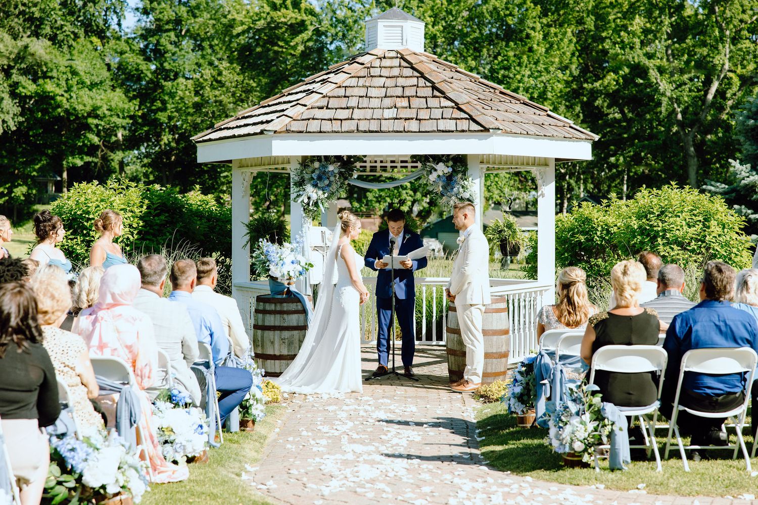 Wedding ceremony at Lapeer Country Club wedding in Michigan