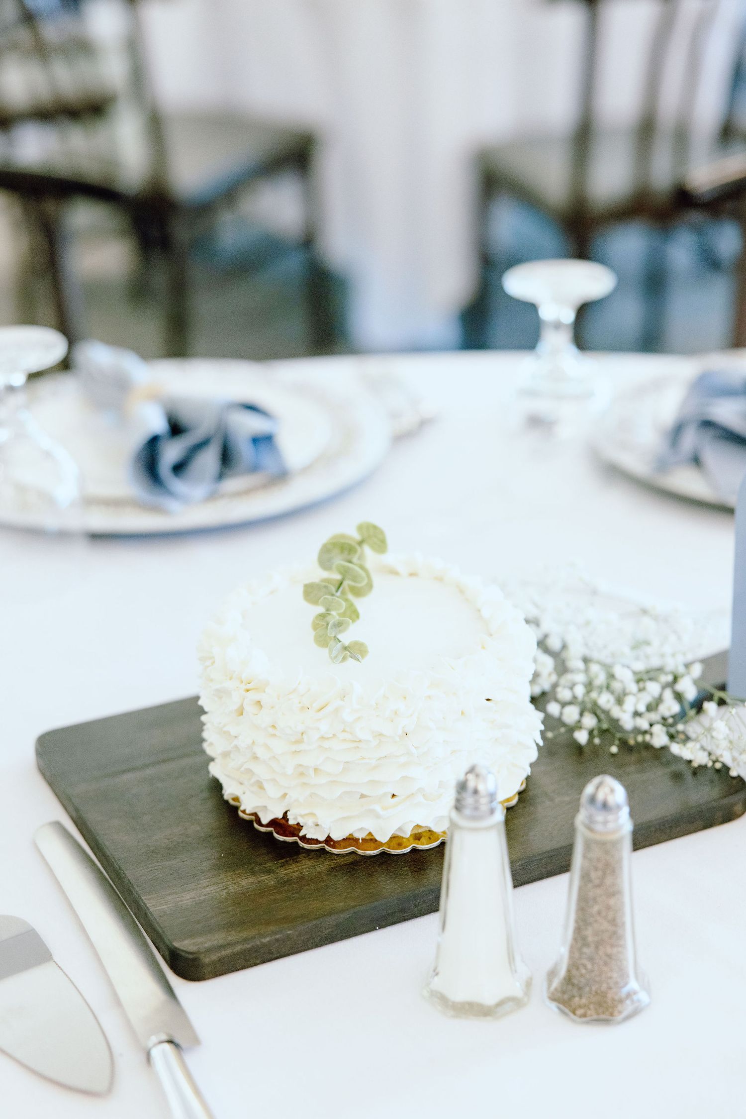 Detail photos of cake at Lapeer Country Club wedding in Michigan